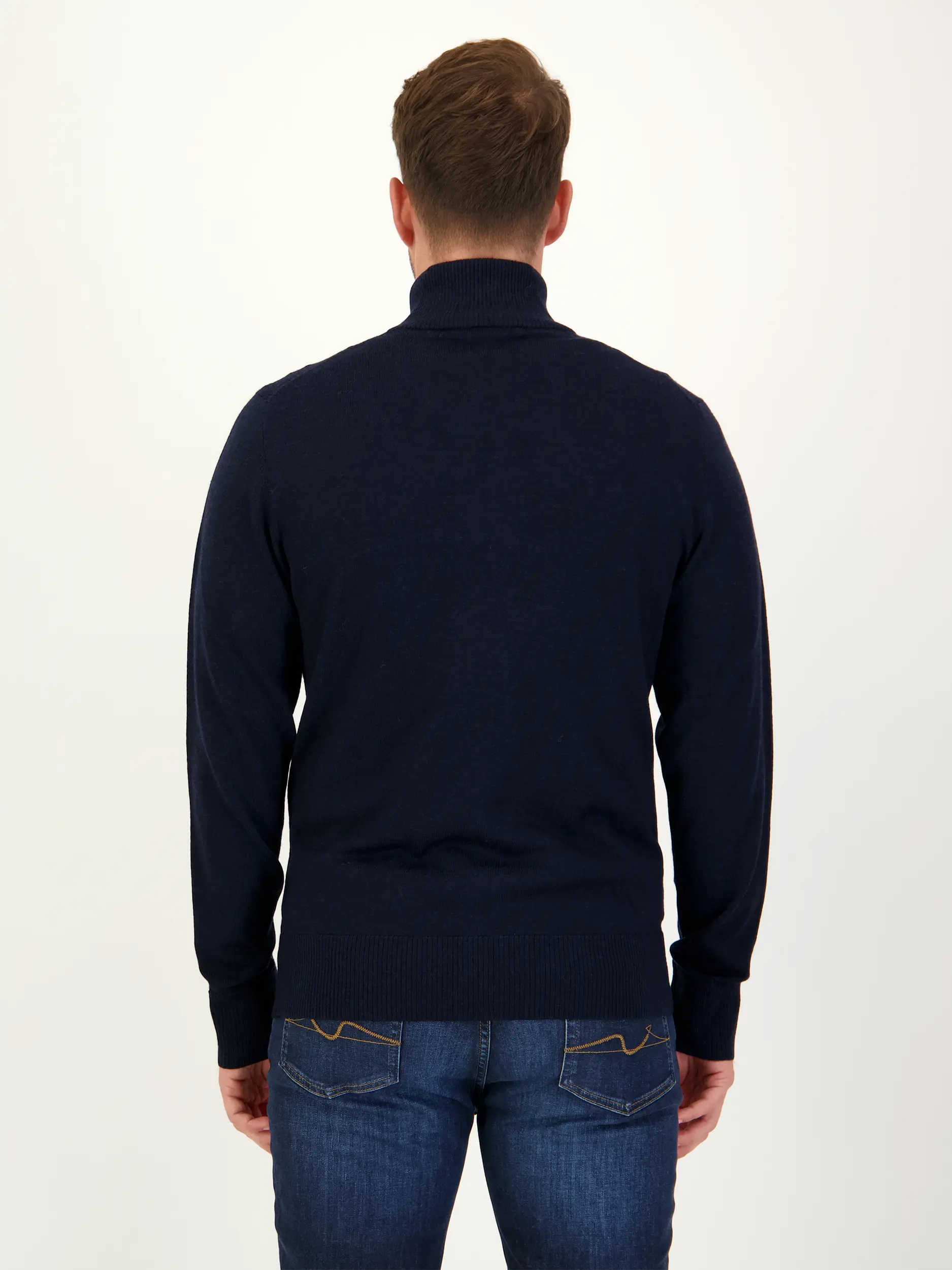 Strickjacke 'Antonio' aus Schurwolle - Artikel Rückseite getragen von einem Modell - Farbe: Blau