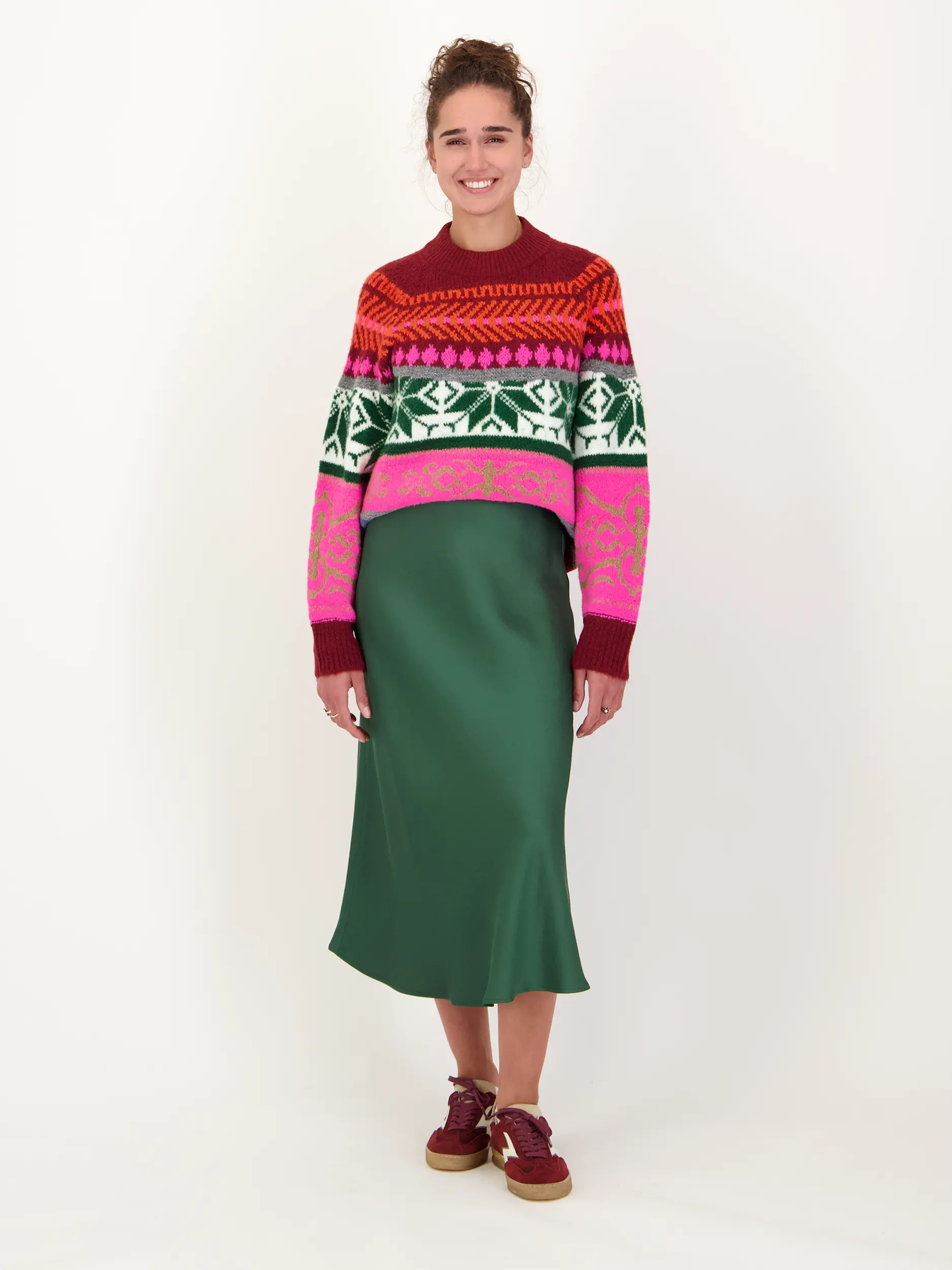 Gemusterter Pullover 'Irelando' langarm - Artikel Teil eines Outfits getragen von einem Modell - Farbe: Rosa&Pink