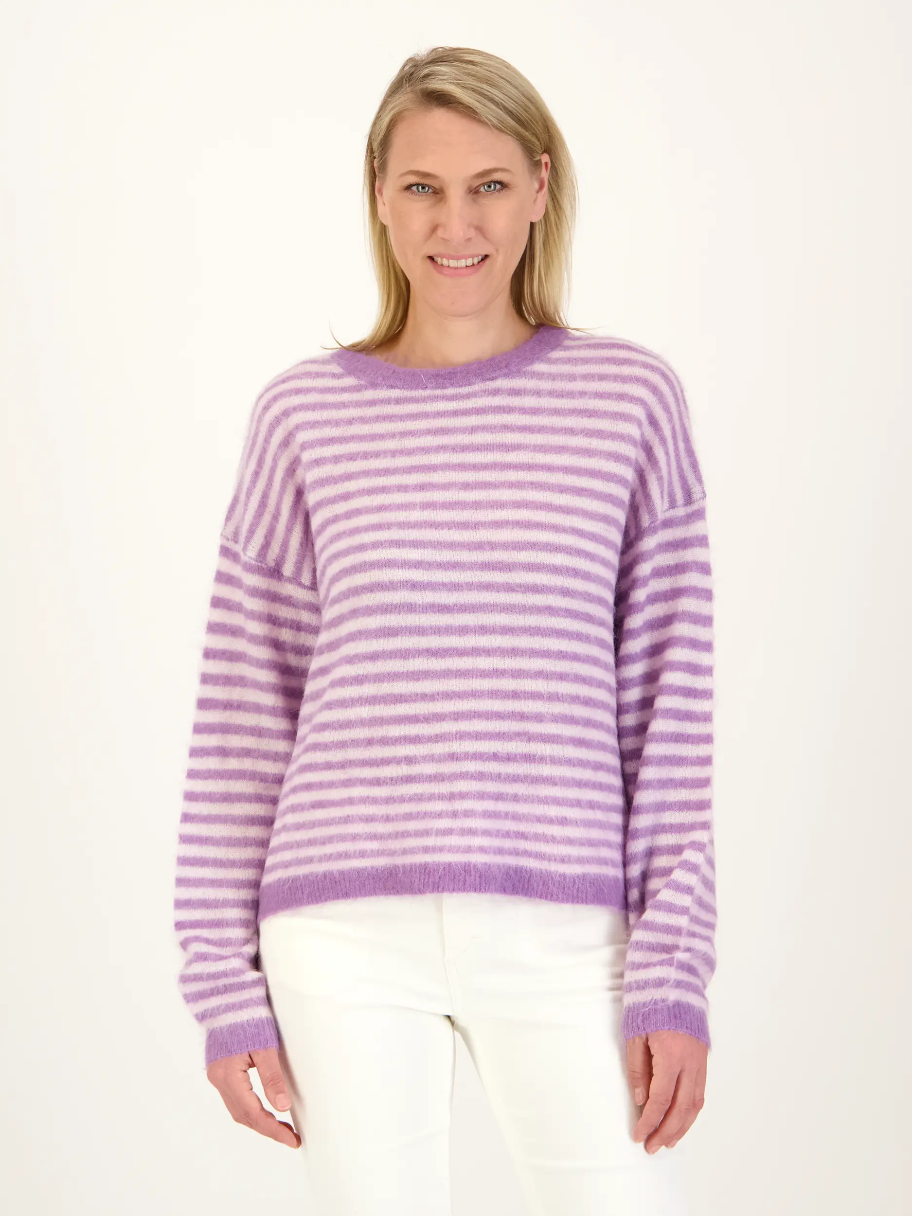 Gestreifter Pullover aus Alpaka-Mix langarm - Artikel Vorderseite getragen von einem Modell