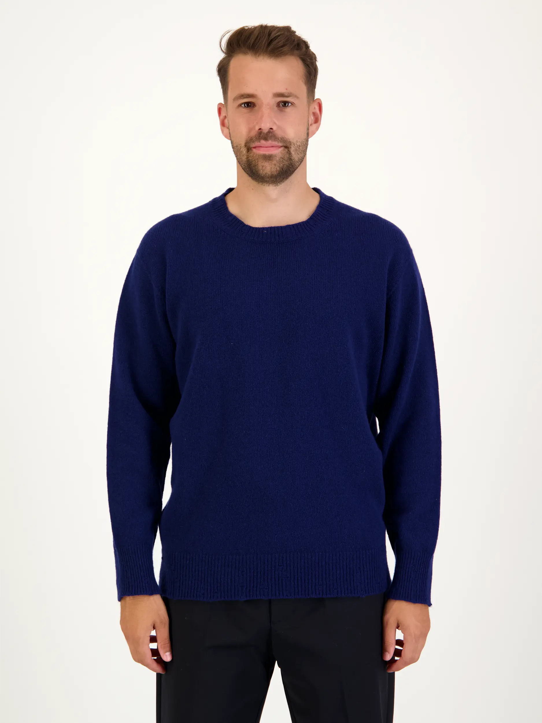 Pullover aus Kaschmir-Woll-Mix langarm - Artikel Vorderseite getragen von einem Modell - Farbe: Blau