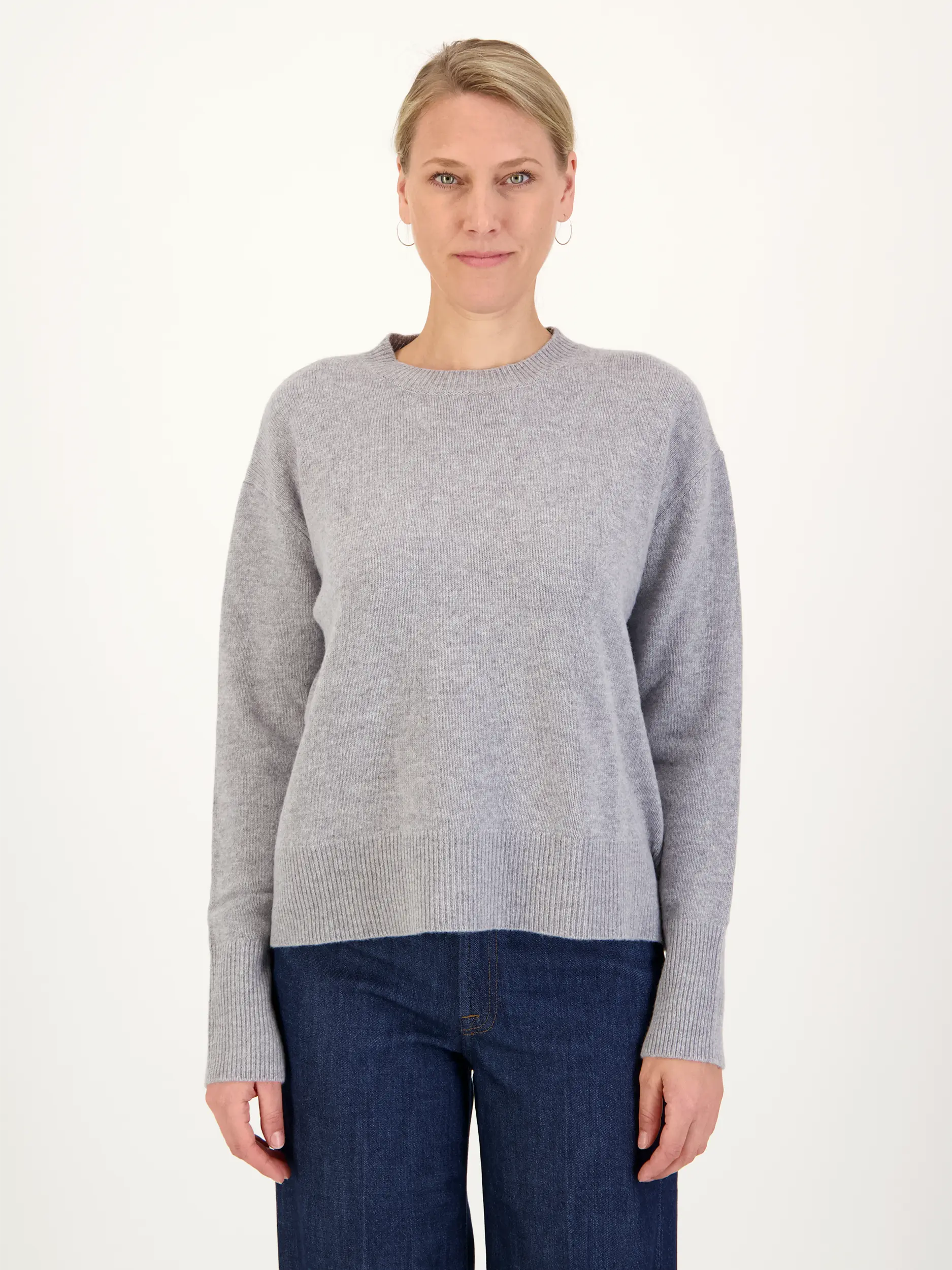 Pullover 'Cleo' aus Kaschmir-Mix langarm - Artikel Vorderseite getragen von einem Modell