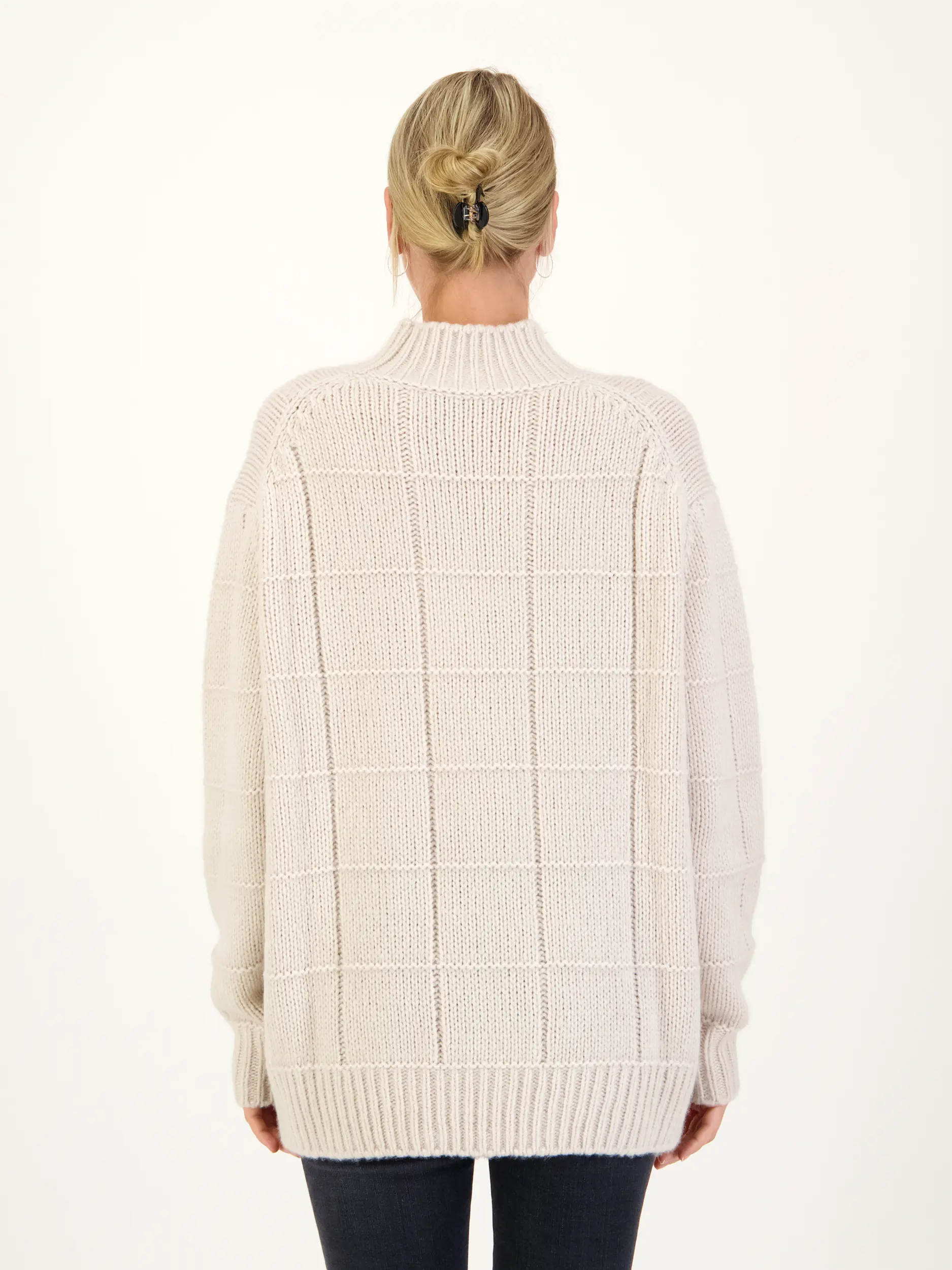 Pullover aus Kaschmir langarm - Artikel Rückseite getragen von einem Modell - Farbe: Beige