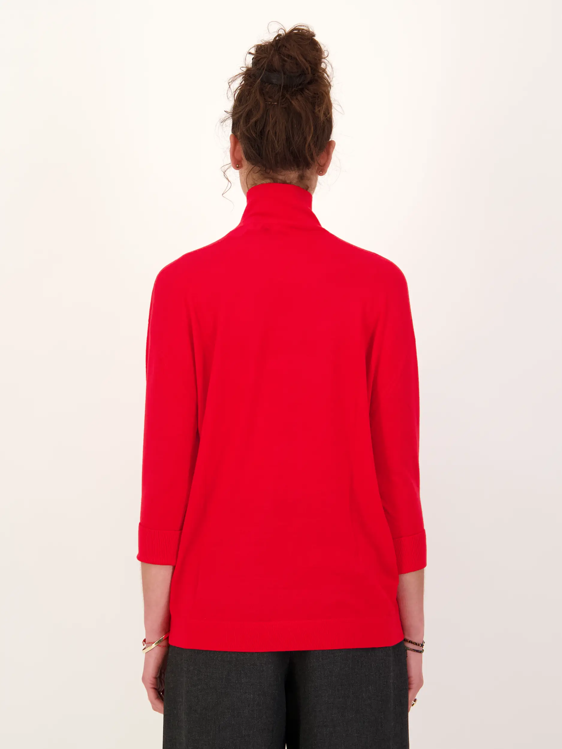 Pullover 'Urban Merino 2' aus Wolle 3/4 Arm - Artikel Rückseite getragen von einem Modell - Farbe: Rot