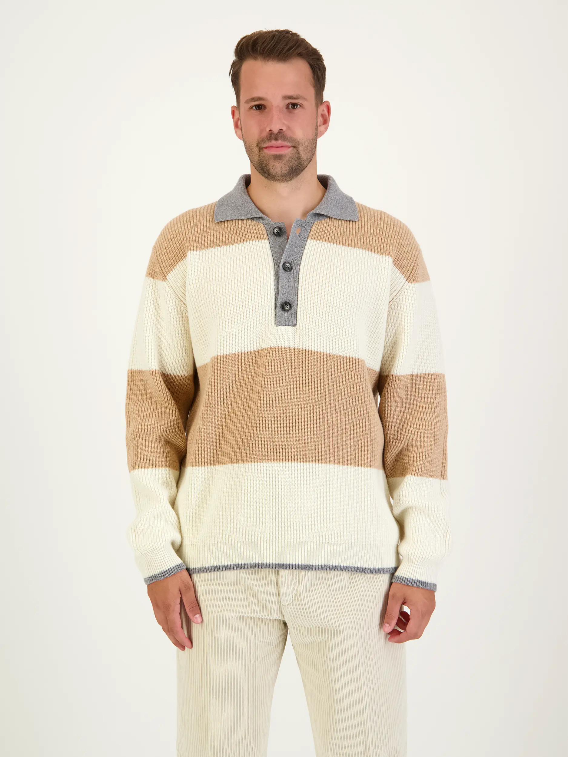 Pullover aus Kaschmir-Woll-Mix langarm - Artikel Vorderseite getragen von einem Modell - Farbe: Beige