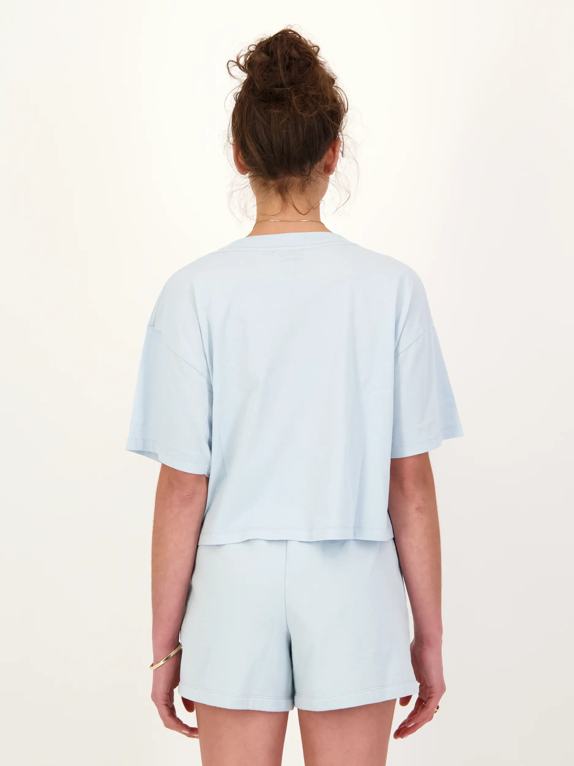 T-Shirt 'Johnny' - Artikel Rückseite getragen von einem Modell - Farbe: Blau