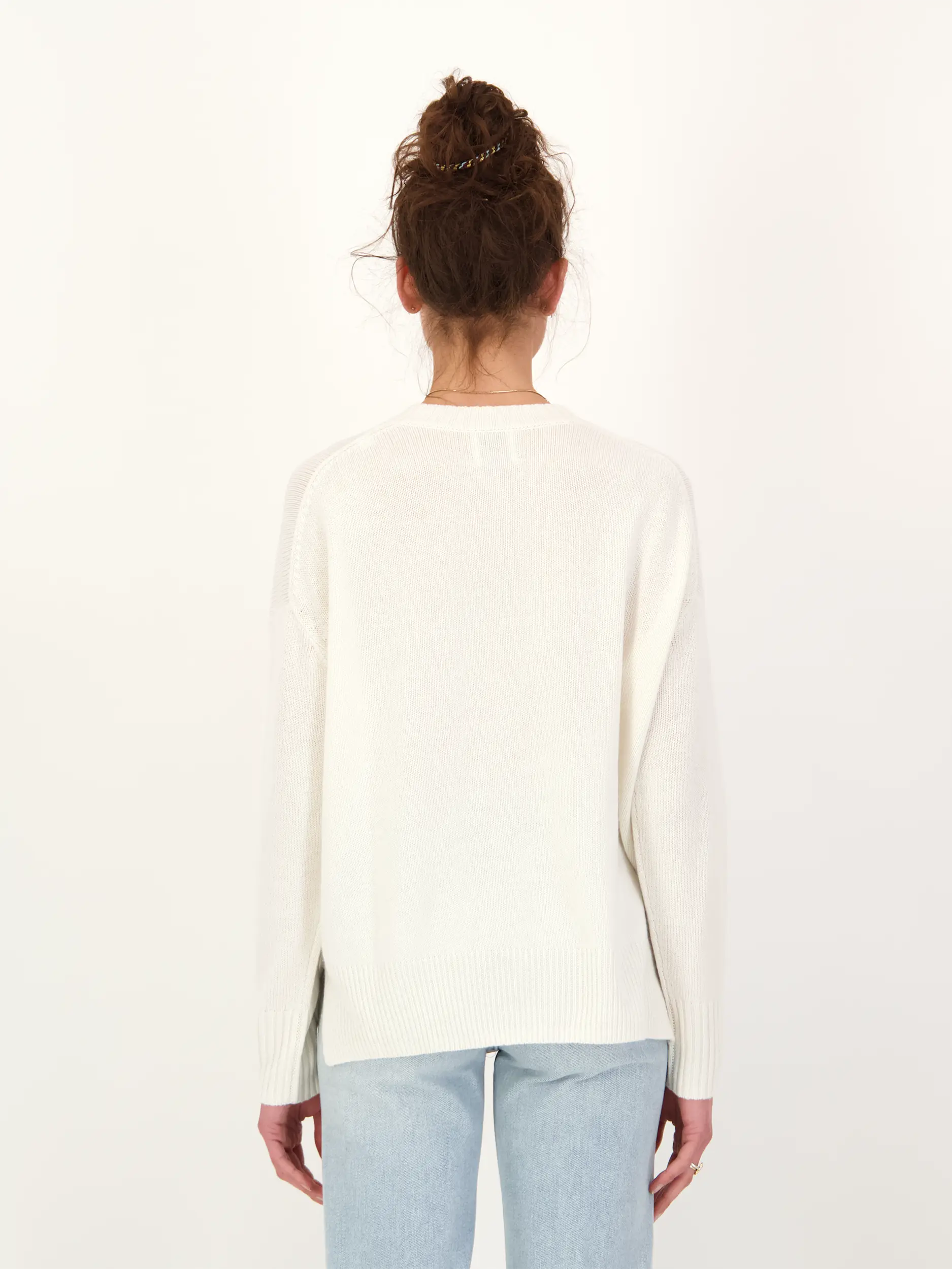 Pullover aus Kaschmir  - Artikel Rückseite getragen von einem Modell - Farbe: Creme