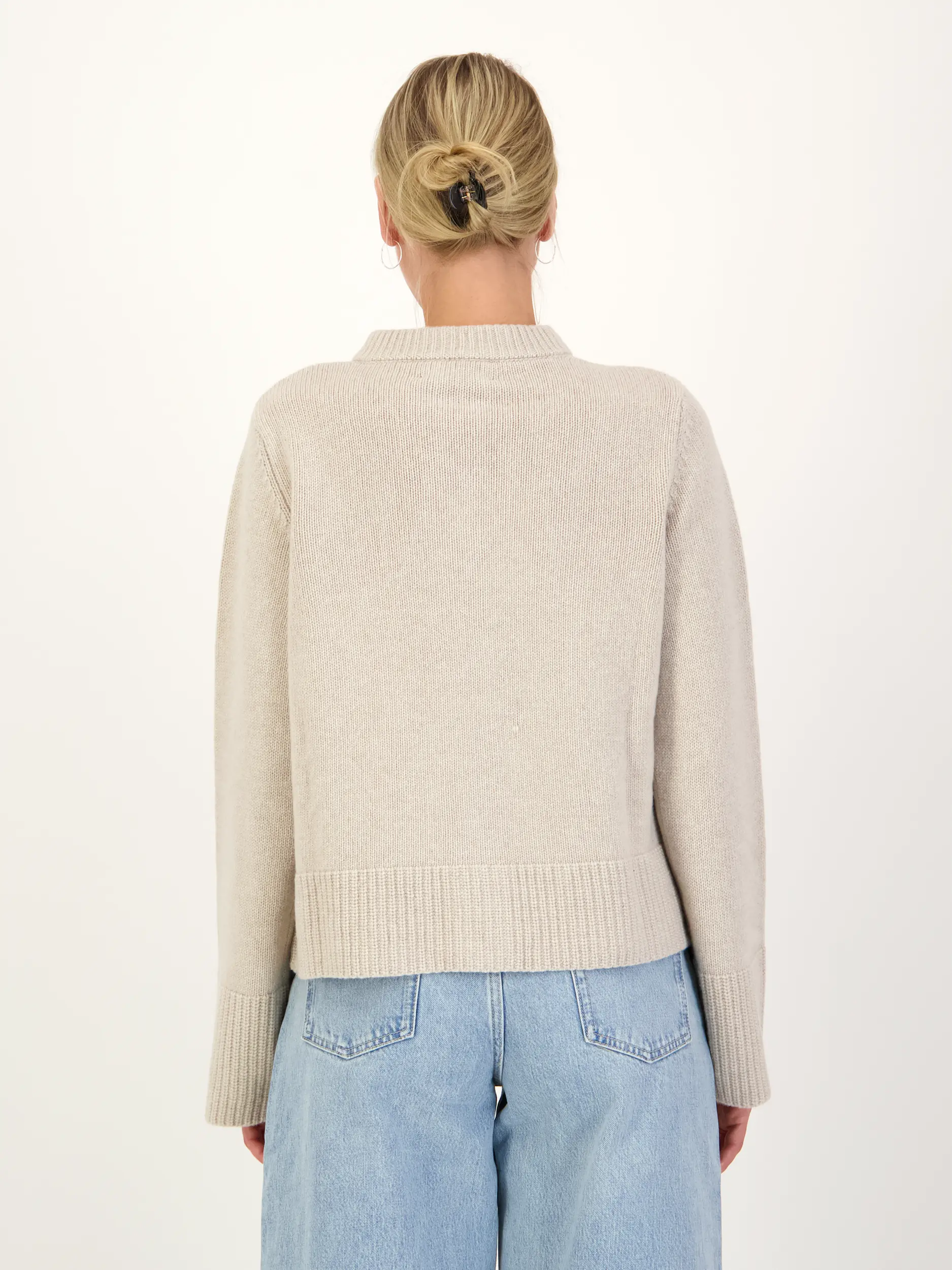 Strickjacke 'Dorothea' aus Kaschmir-Mix langarm - Artikel Rückseite getragen von einem Modell
