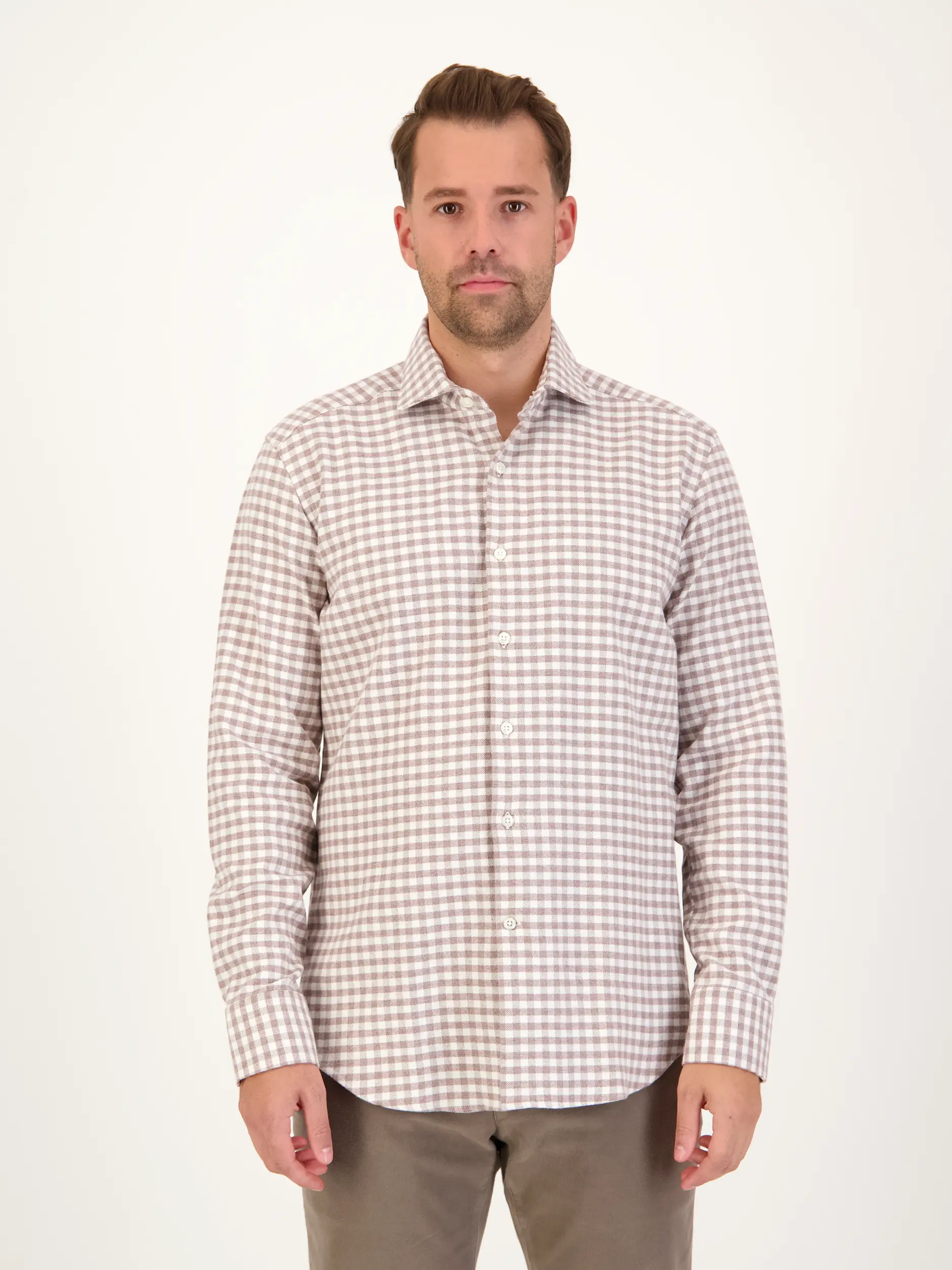 Kariertes Flanellhemd mit Kentkragen langarm - Artikel Vorderseite getragen von einem Modell - Farbe: Braun