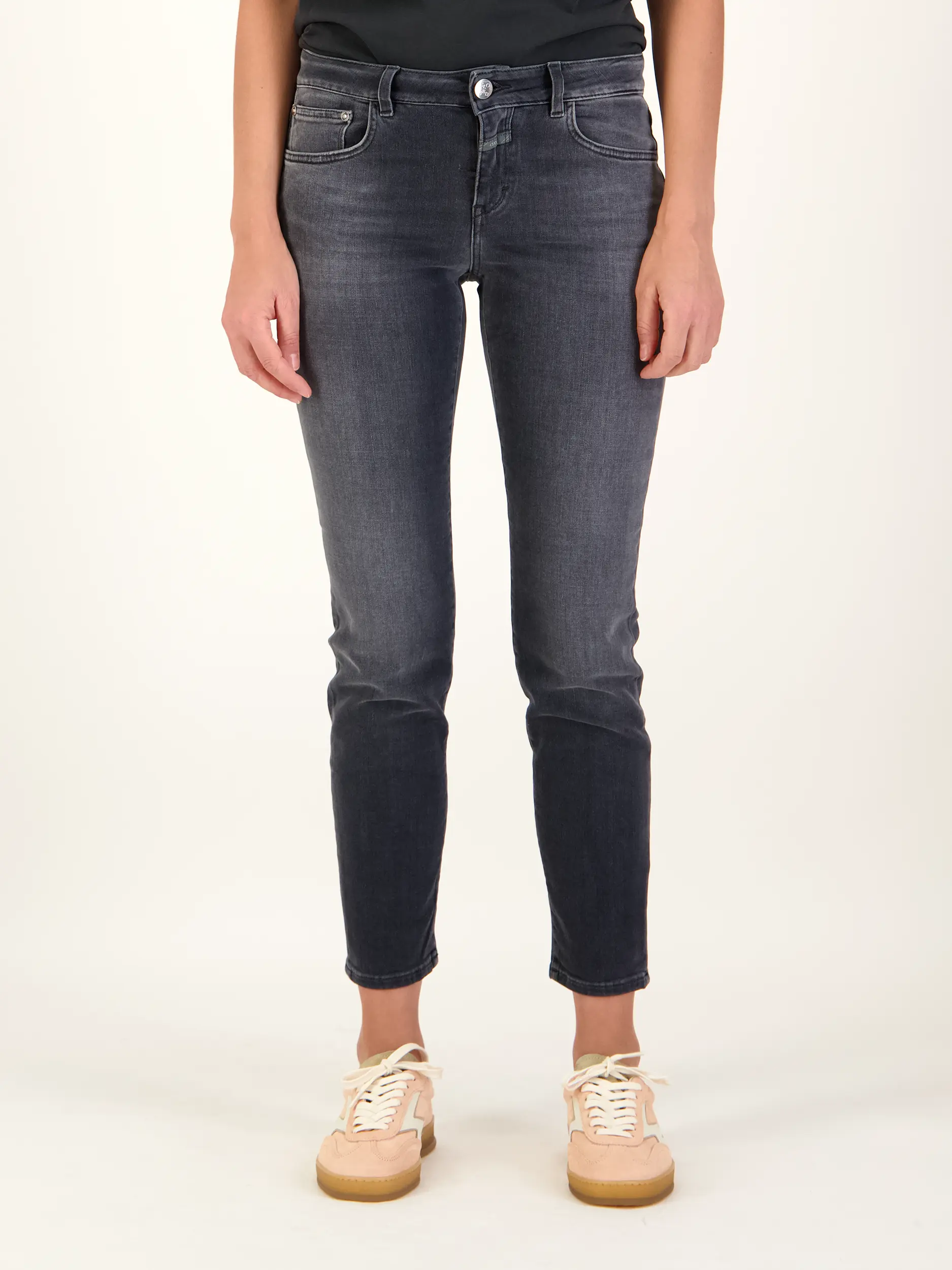 Low Rise Skinny Fit Jeans 'Baker' - Artikel Vorderseite getragen von einem Modell