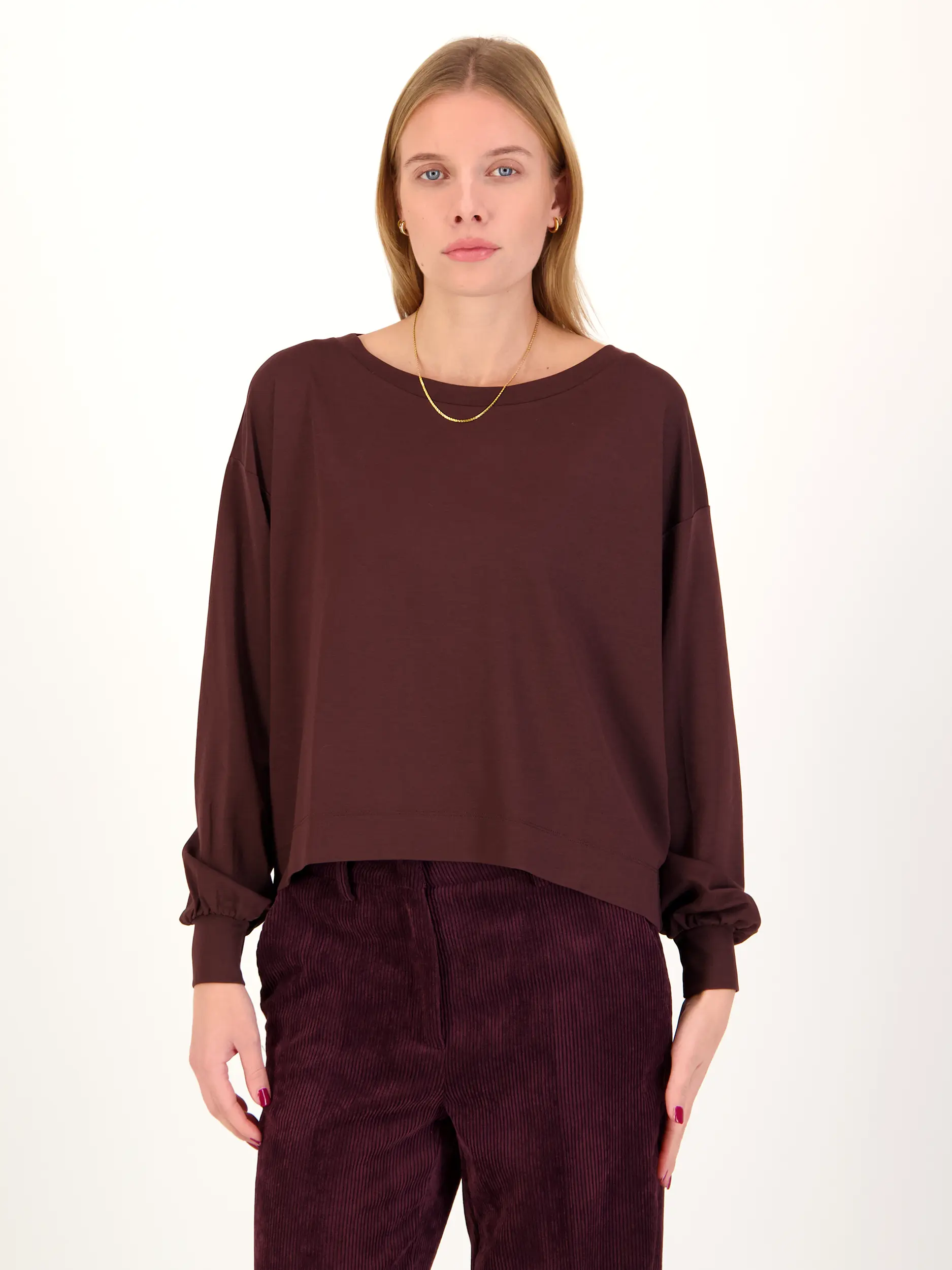 Langarmshirt 'Kelane' - Artikel Vorderseite getragen von einem Modell - Farbe: Rot