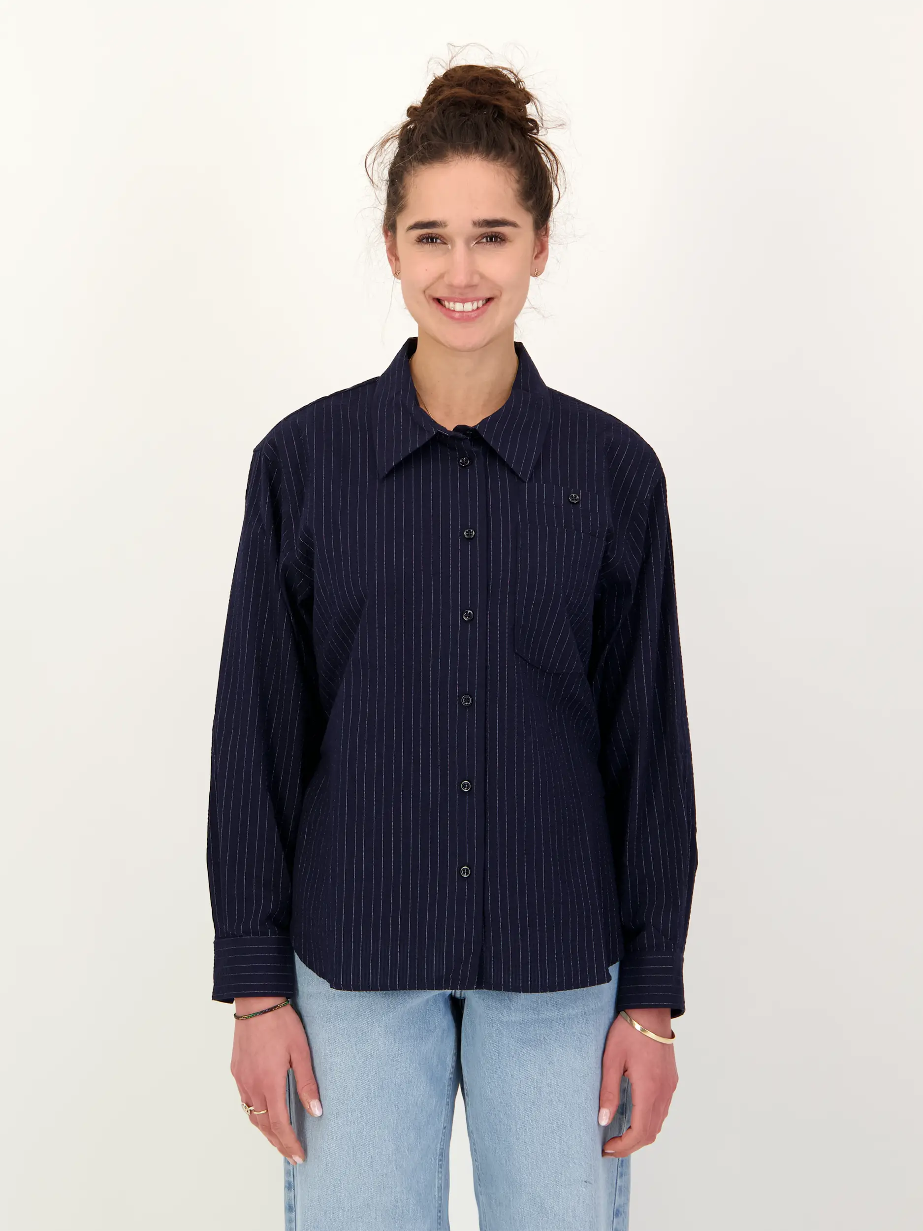 Bluse langarm - Artikel Vorderseite getragen von einem Modell - Farbe: Blau