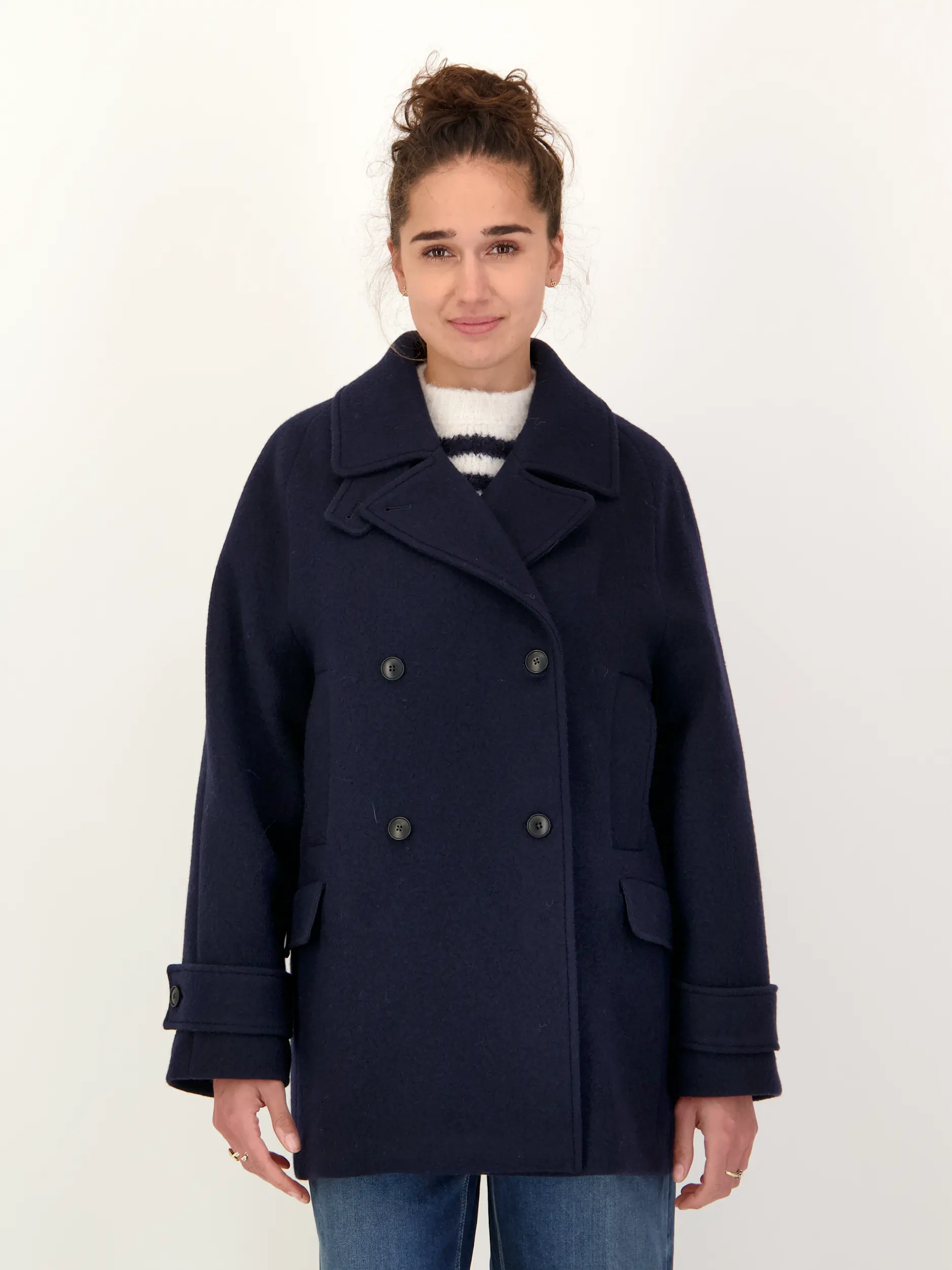Cabanjacke aus Wolle - Artikel Vorderseite getragen von einem Modell - Farbe: Blau