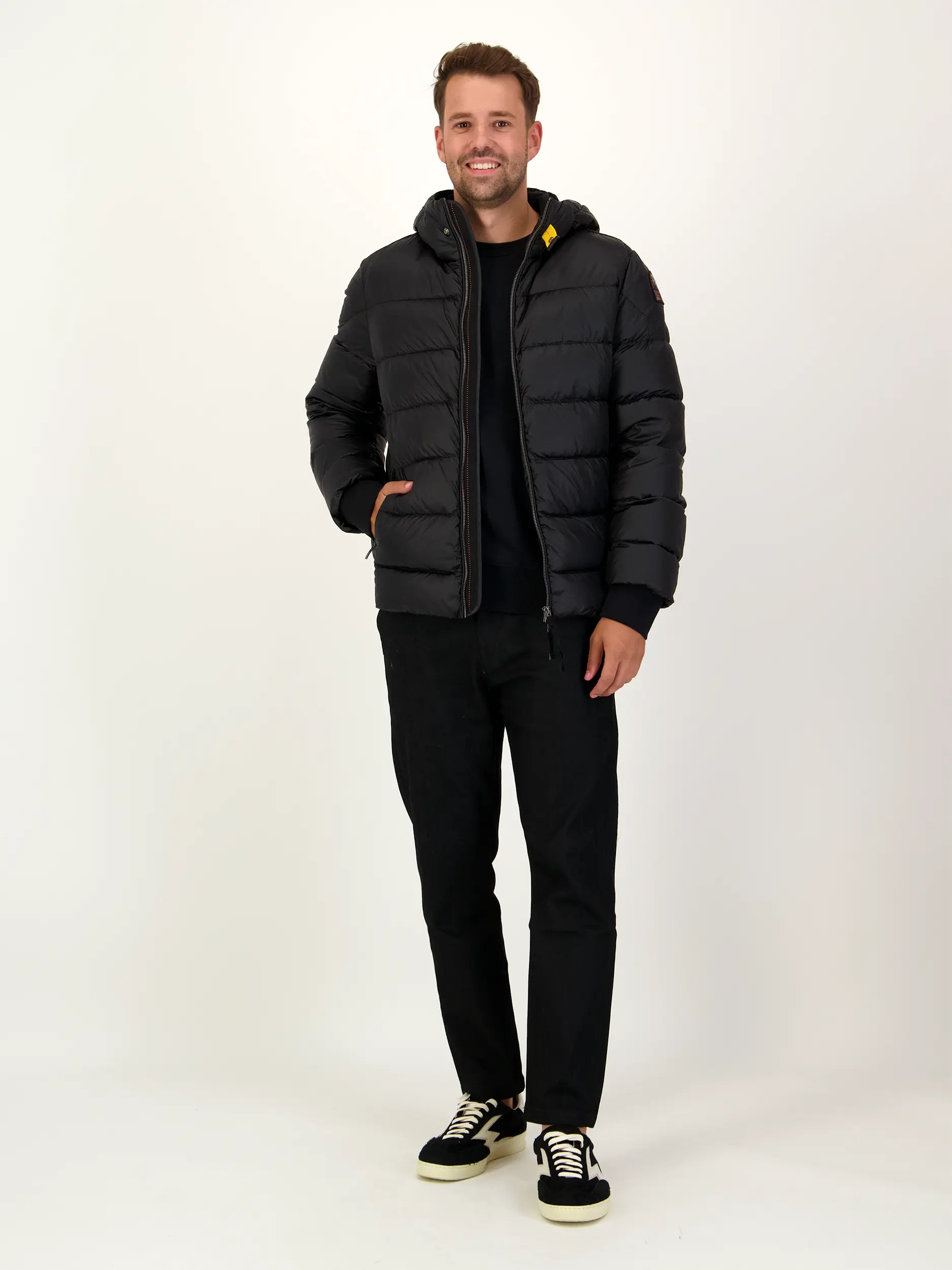 Wasserabweisende Daunenjacke 'Pharrell' - Artikel Teil eines Outfits getragen von einem Modell