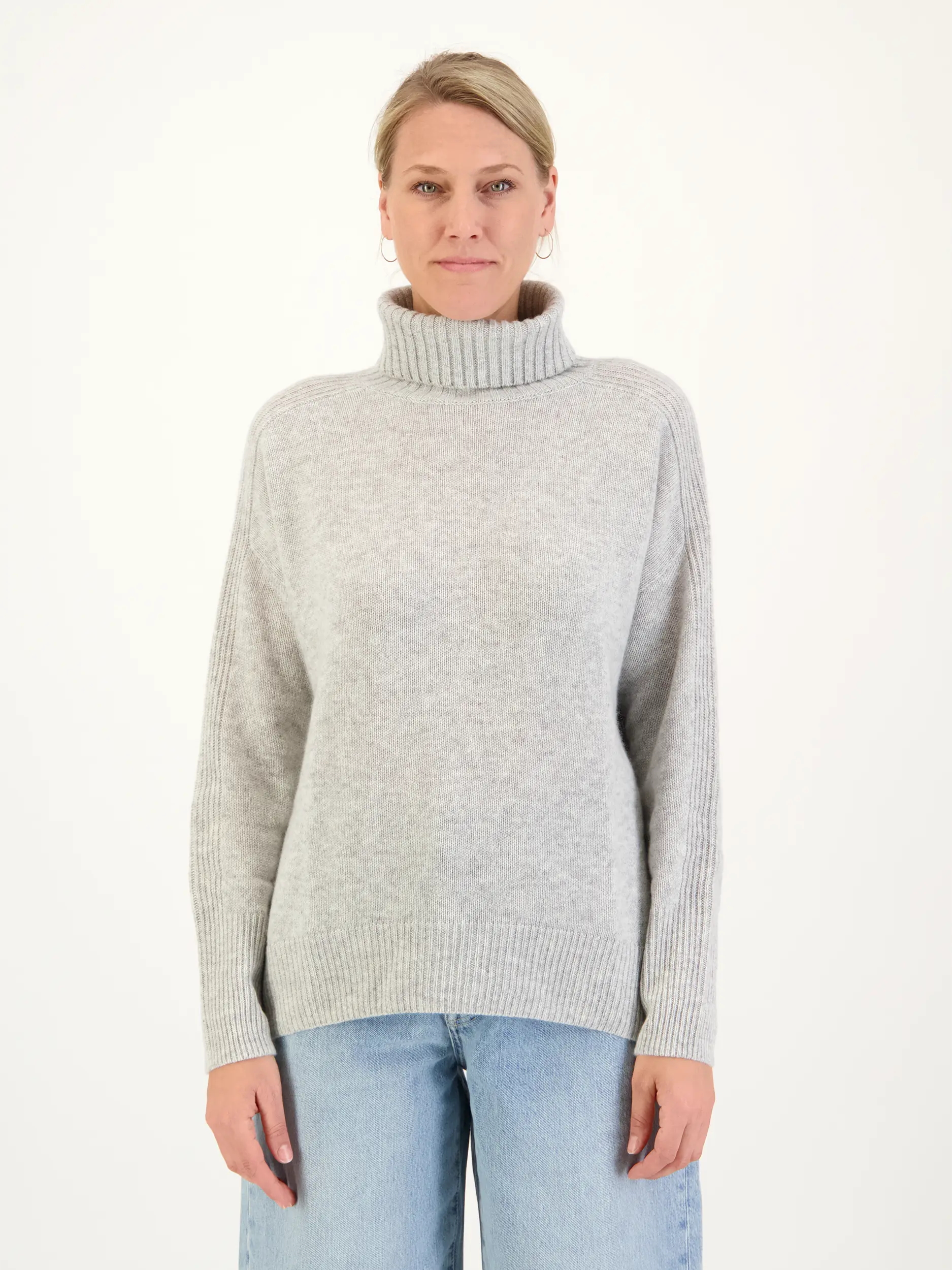 Rollkragenpullover aus Kaschmir langarm - Artikel Vorderseite getragen von einem Modell - Farbe: Grau