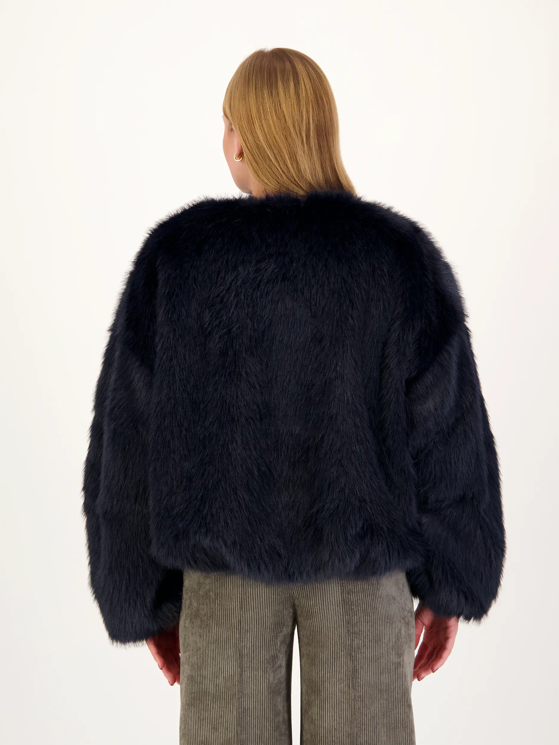 Jacke 'Kilchurn' - Artikel Rückseite getragen von einem Modell - Farbe: Blau