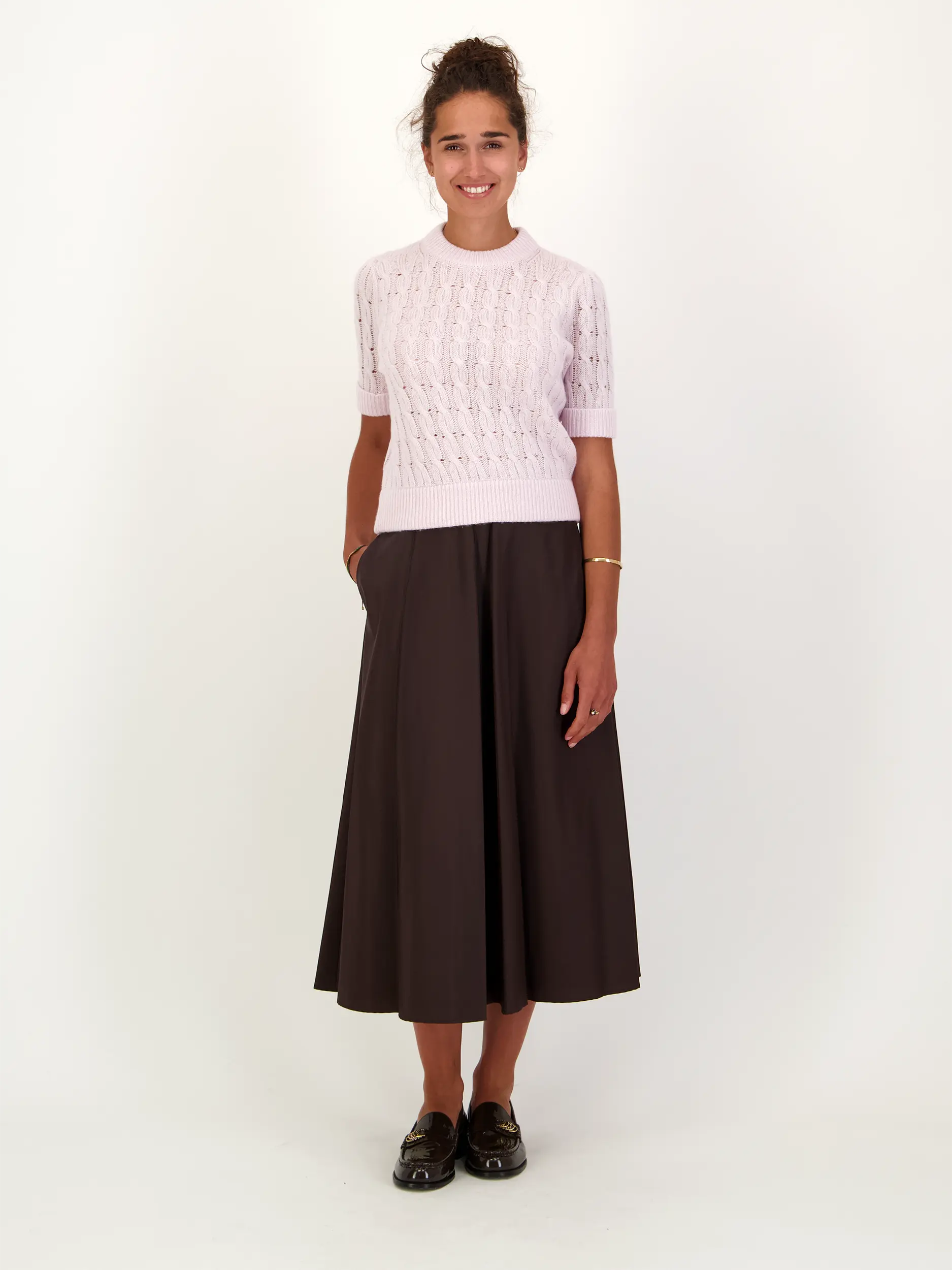 Pullover 'Sheer Softness aus Woll-Mix kurzarm - Artikel Teil eines Outfits getragen von einem Modell - Farbe: Rosa&Pink