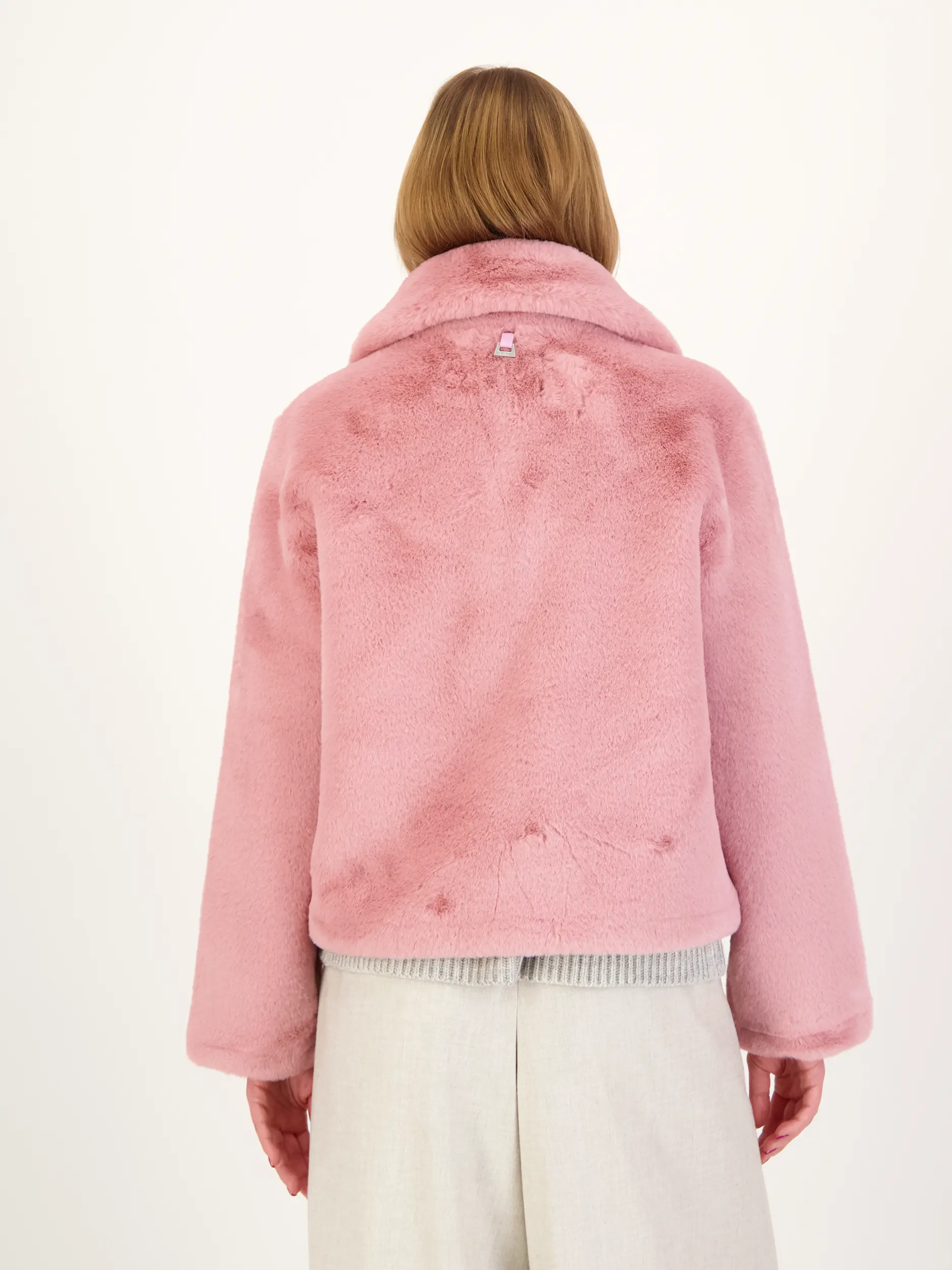 Jacke 'Eliscoat' - Artikel Rückseite getragen von einem Modell - Farbe: Rosa&Pink