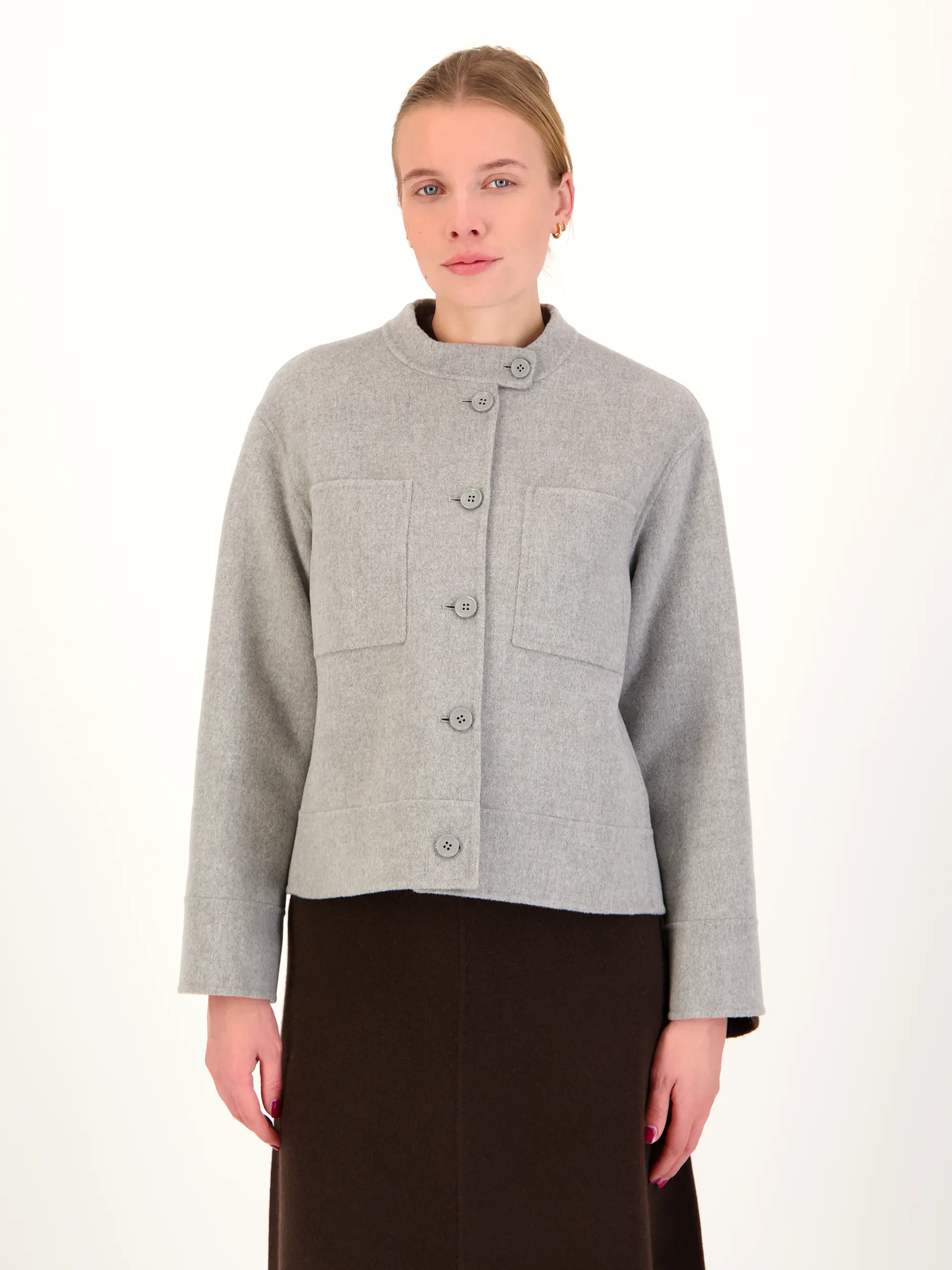 Wolljacke 'Sarah' - Artikel Vorderseite getragen von einem Modell - Farbe: Grau