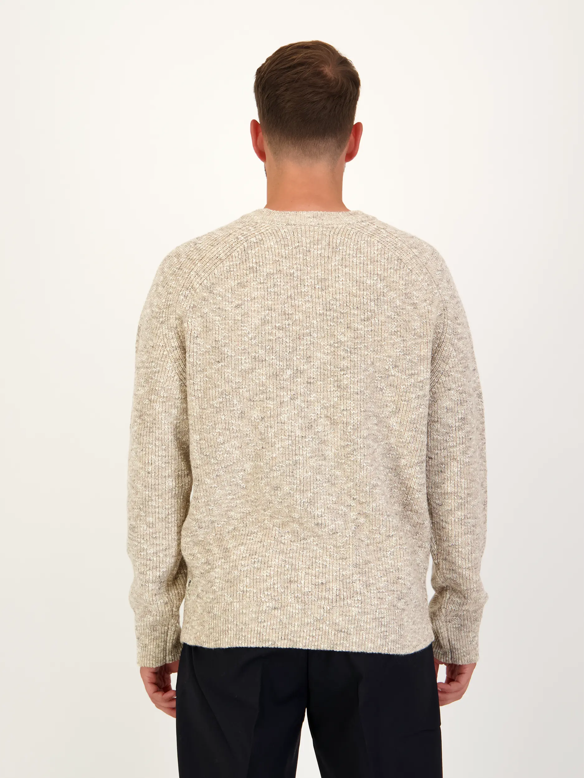 Pullover 'Jacobo' langarm - Artikel Rückseite getragen von einem Modell - Farbe: Beige