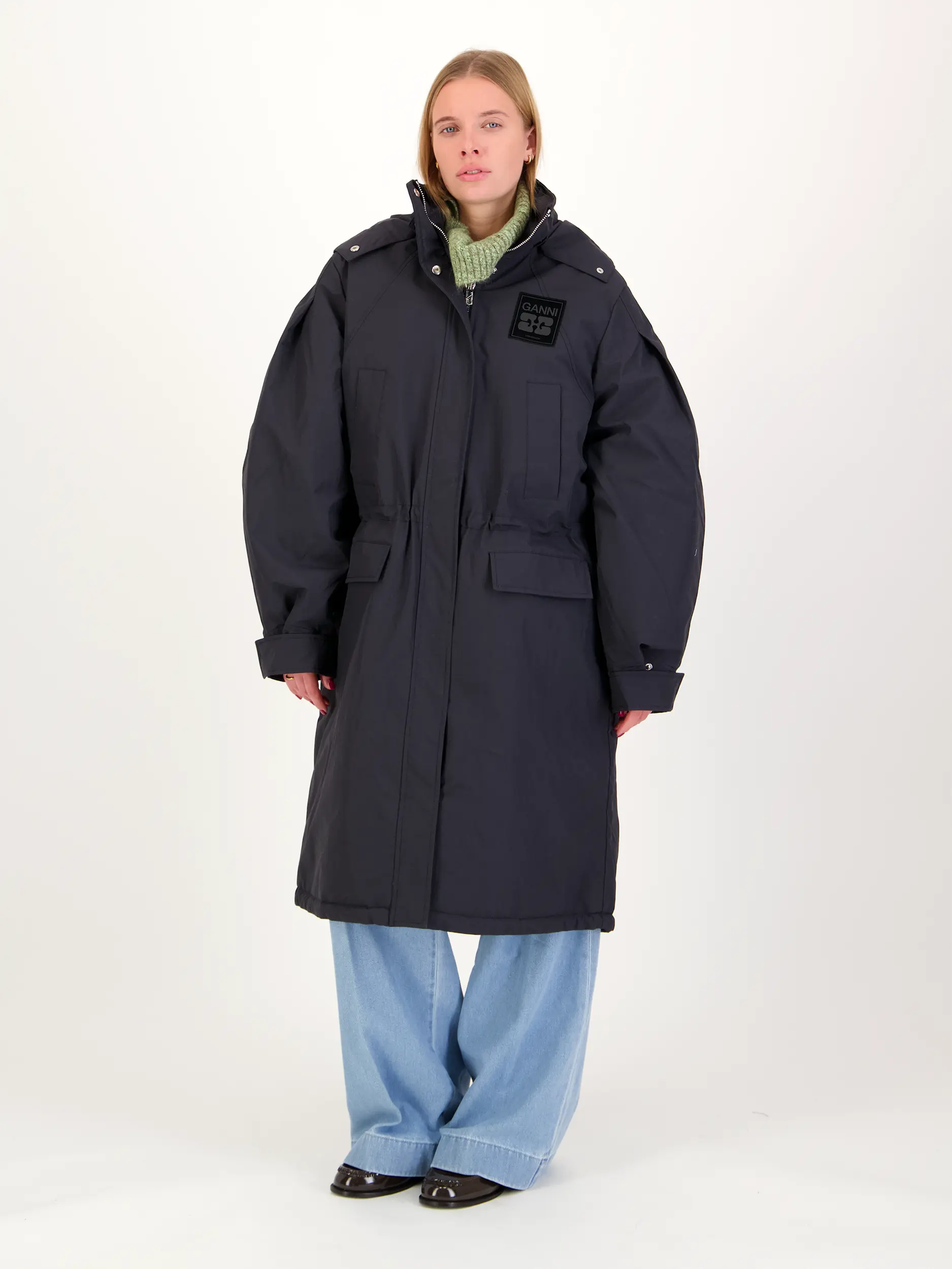 Oversized Parka  - Artikel Vorderseite getragen von einem Modell - Farbe: Grau