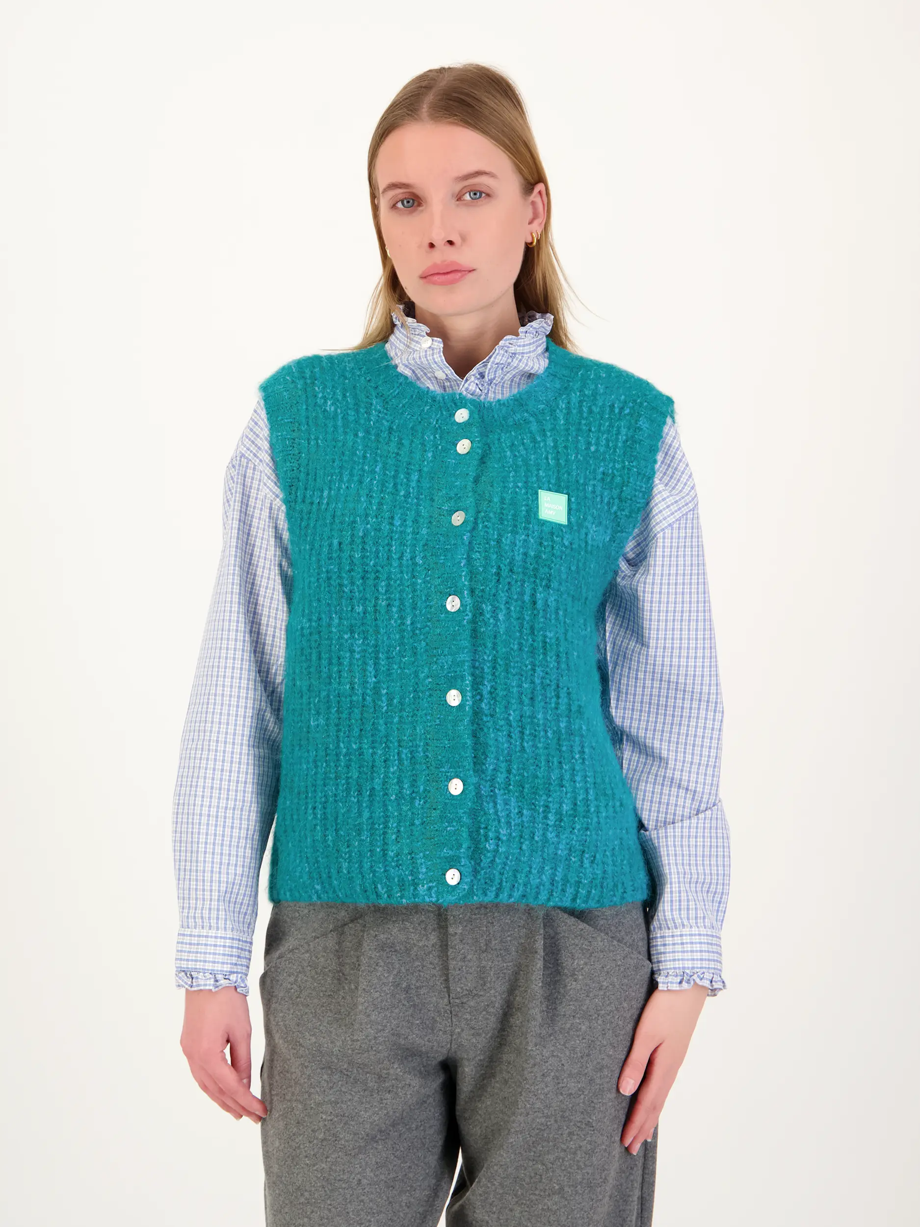 Gemusterte Weste 'East' aus Woll-Mix - Artikel Vorderseite getragen von einem Modell - Farbe: Grün