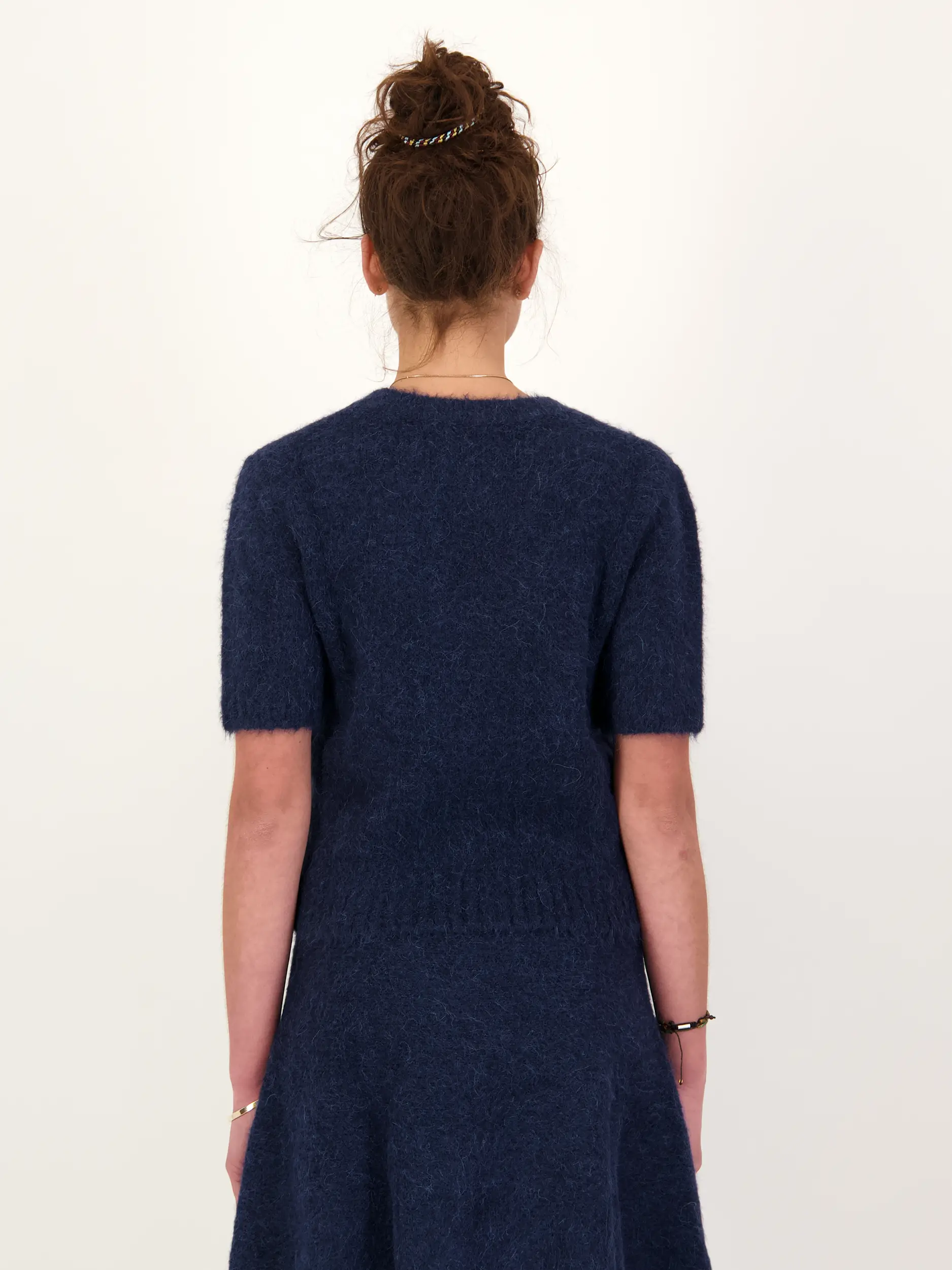 Pullover 'Sajeanne' - Artikel Rückseite getragen von einem Modell - Farbe: Blau