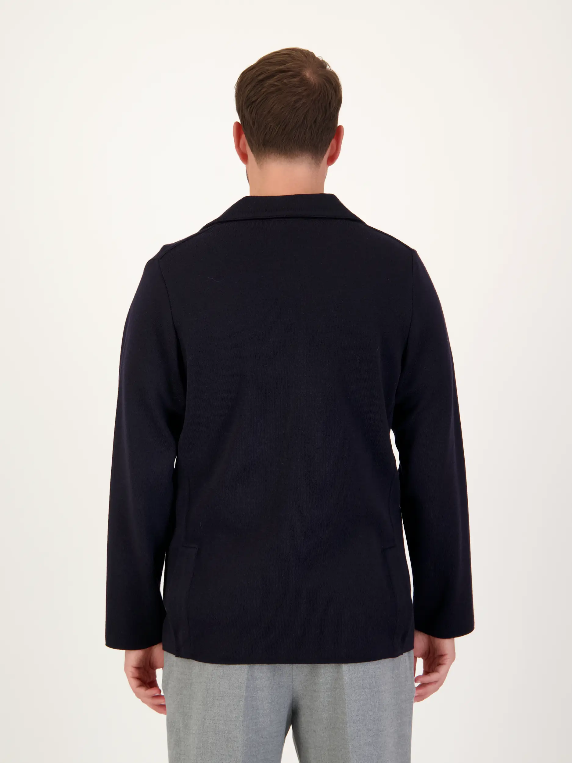 Stricksakko aus Wolle - Artikel Rückseite getragen von einem Modell - Farbe: Blau