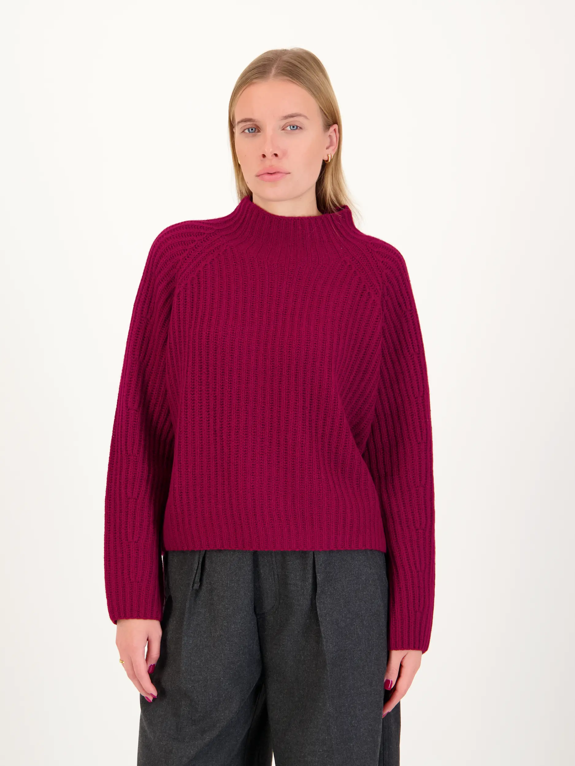 Pullover aus Kaschmir langarm - Artikel Vorderseite getragen von einem Modell - Farbe: Rot