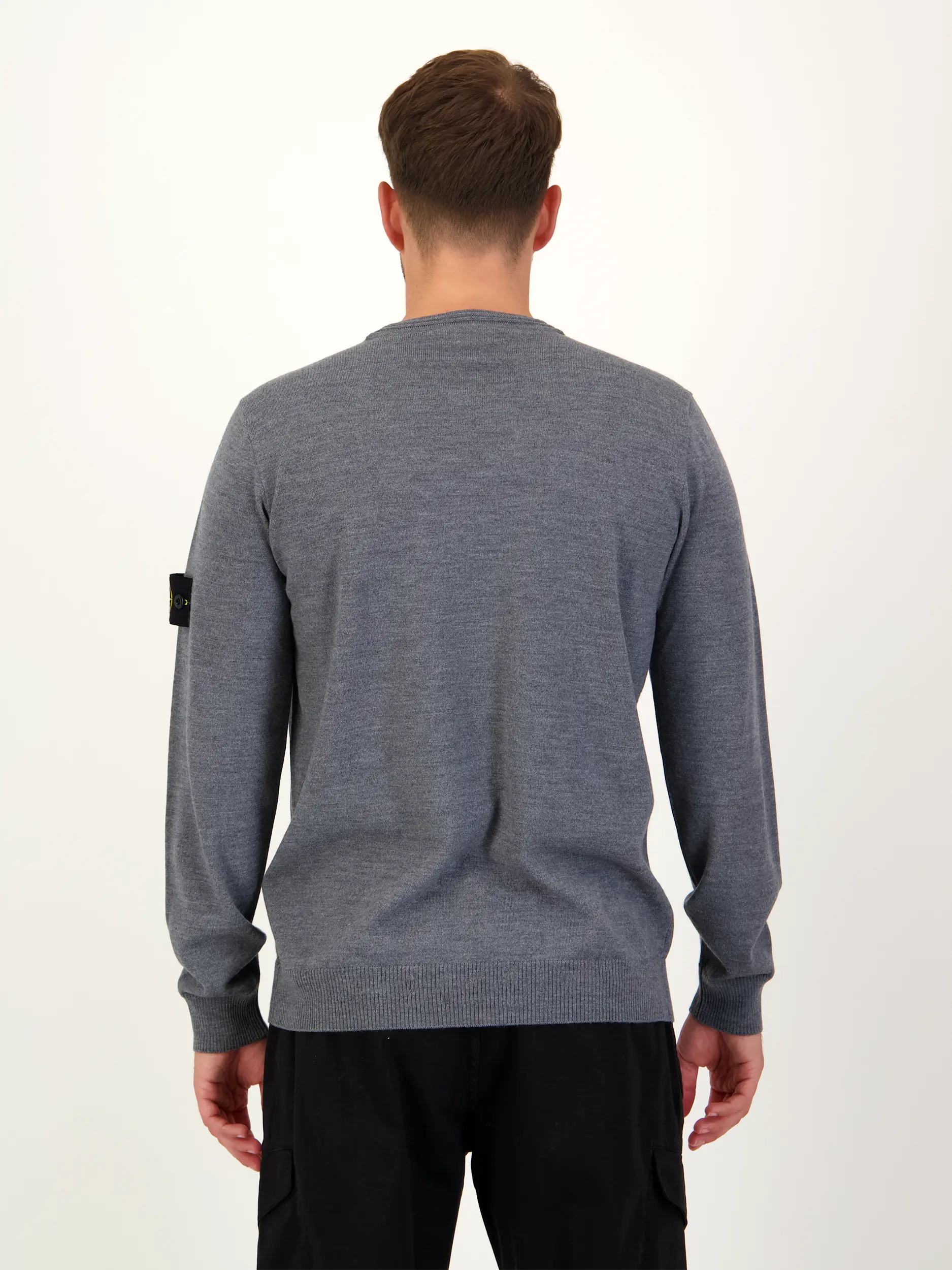 Pullover aus Schurwolle langarm - Artikel Rückseite getragen von einem Modell