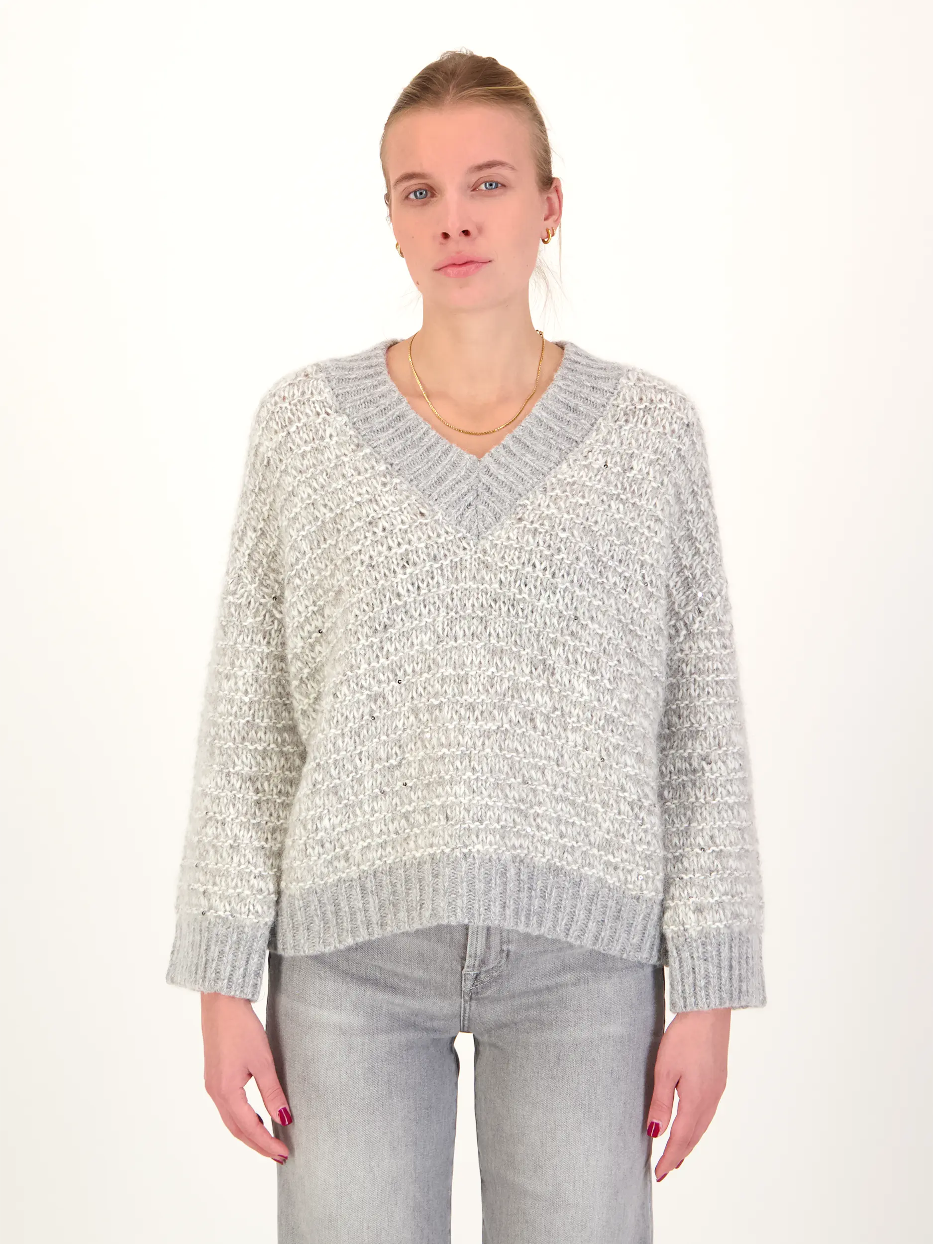 Pullover aus Alpaka langarm - Artikel Vorderseite getragen von einem Modell - Farbe: Grau