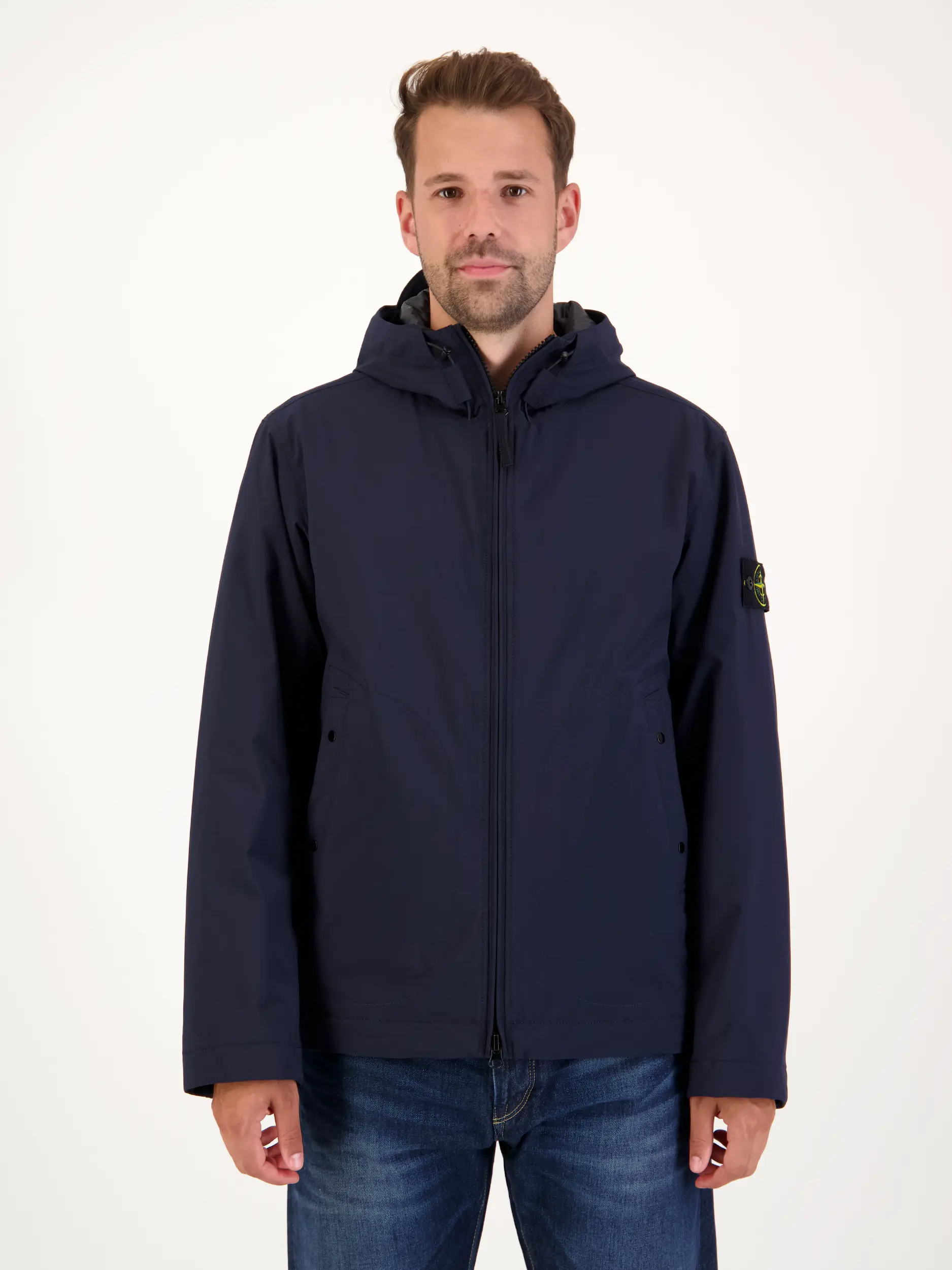 Wasserabweisende Funktionsjacke - Artikel Vorderseite getragen von einem Modell - Farbe: Blau