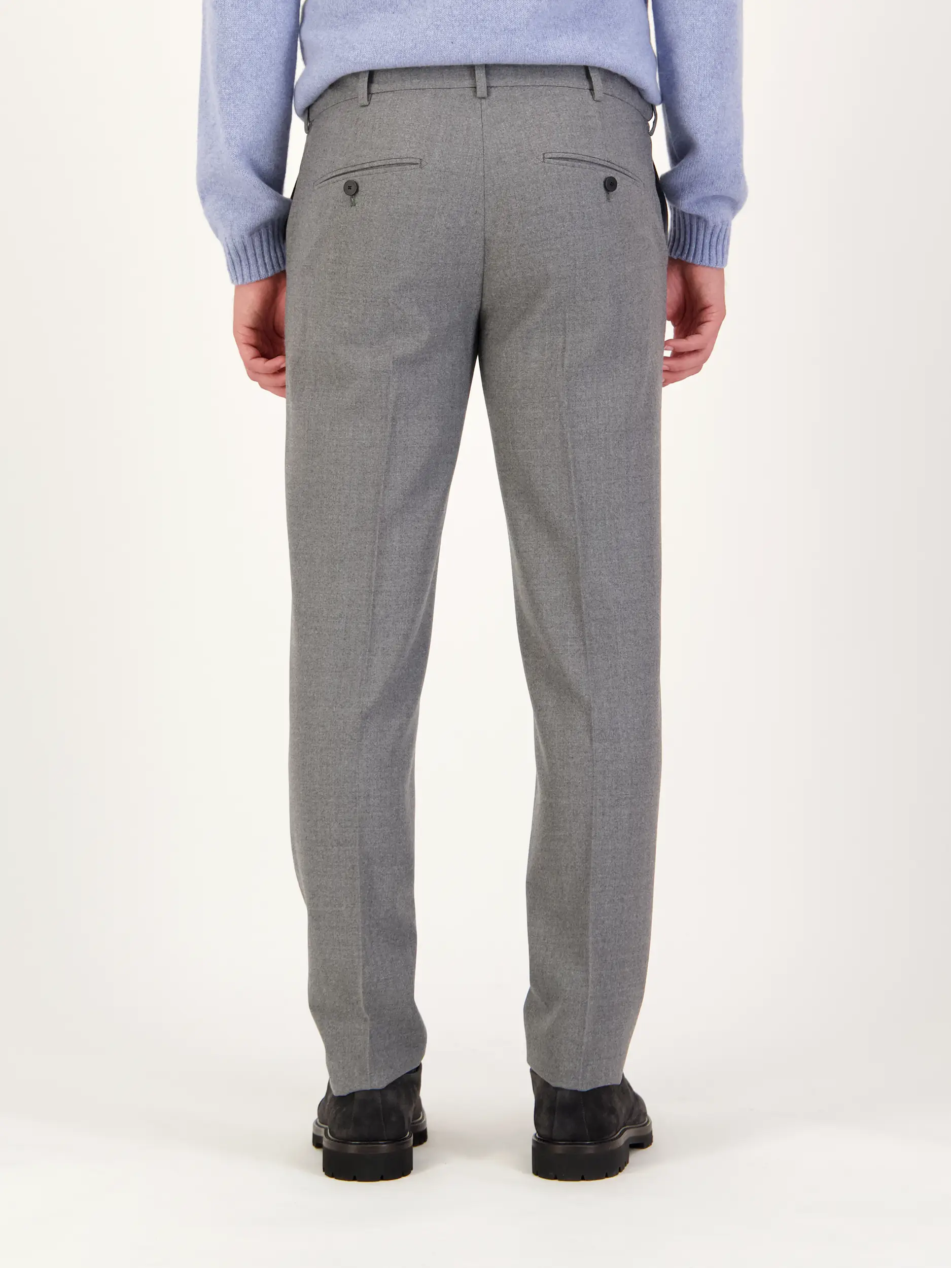 Hose aus Wolle - Artikel Rückseite getragen von einem Modell - Farbe: Grau
