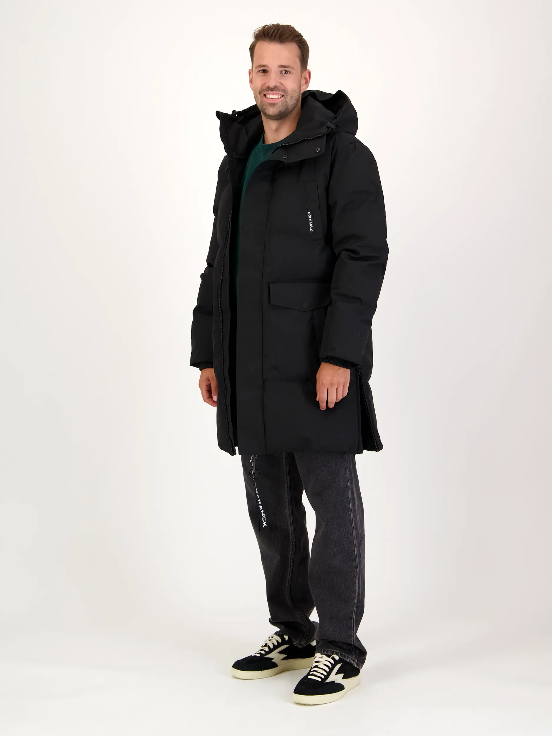 Kurzmantel 'Climate' - Artikel Teil eines Outfits getragen von einem Modell - Farbe: Schwarz