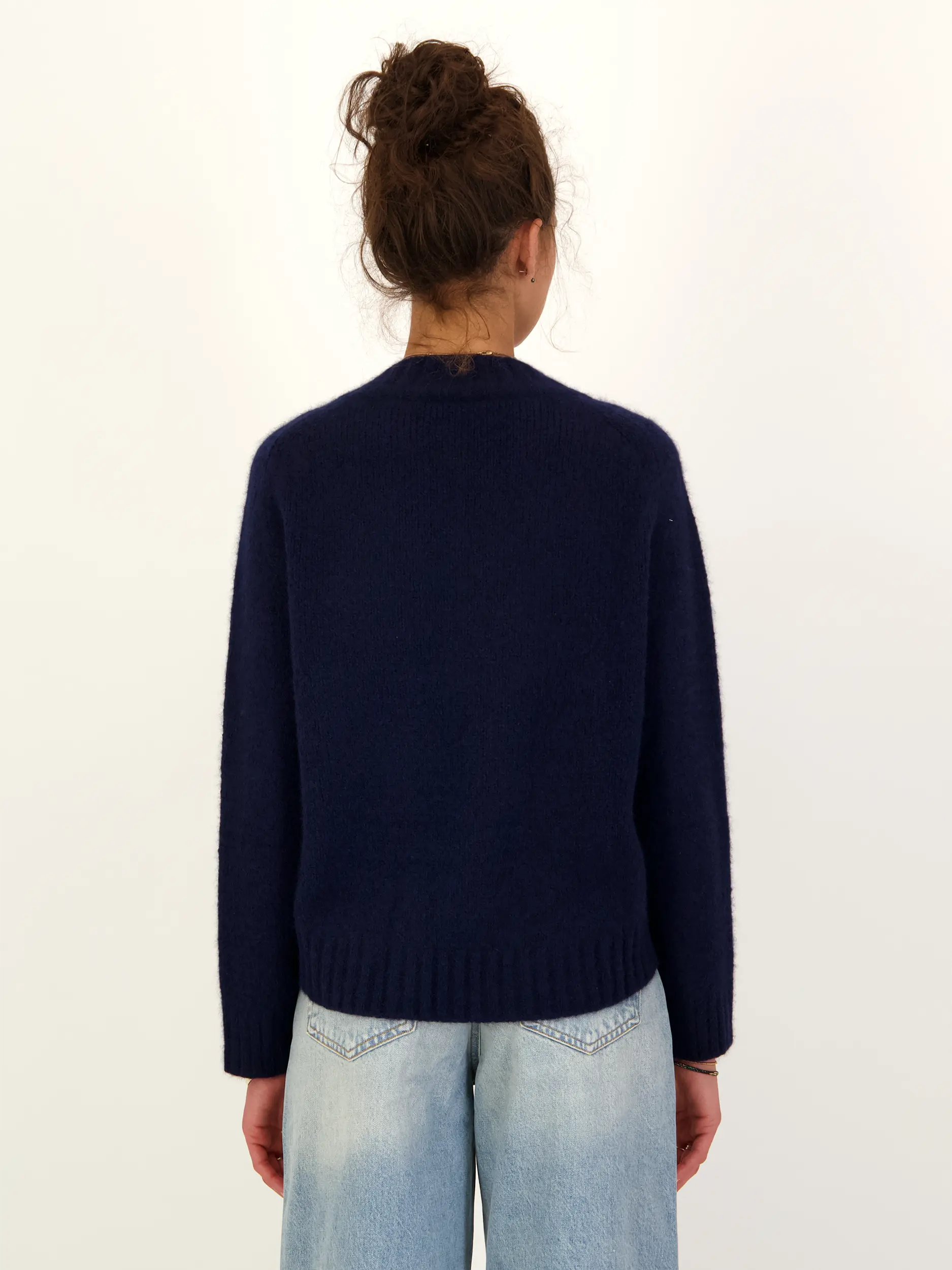 Pullover aus Kaschmir - Artikel Rückseite getragen von einem Modell