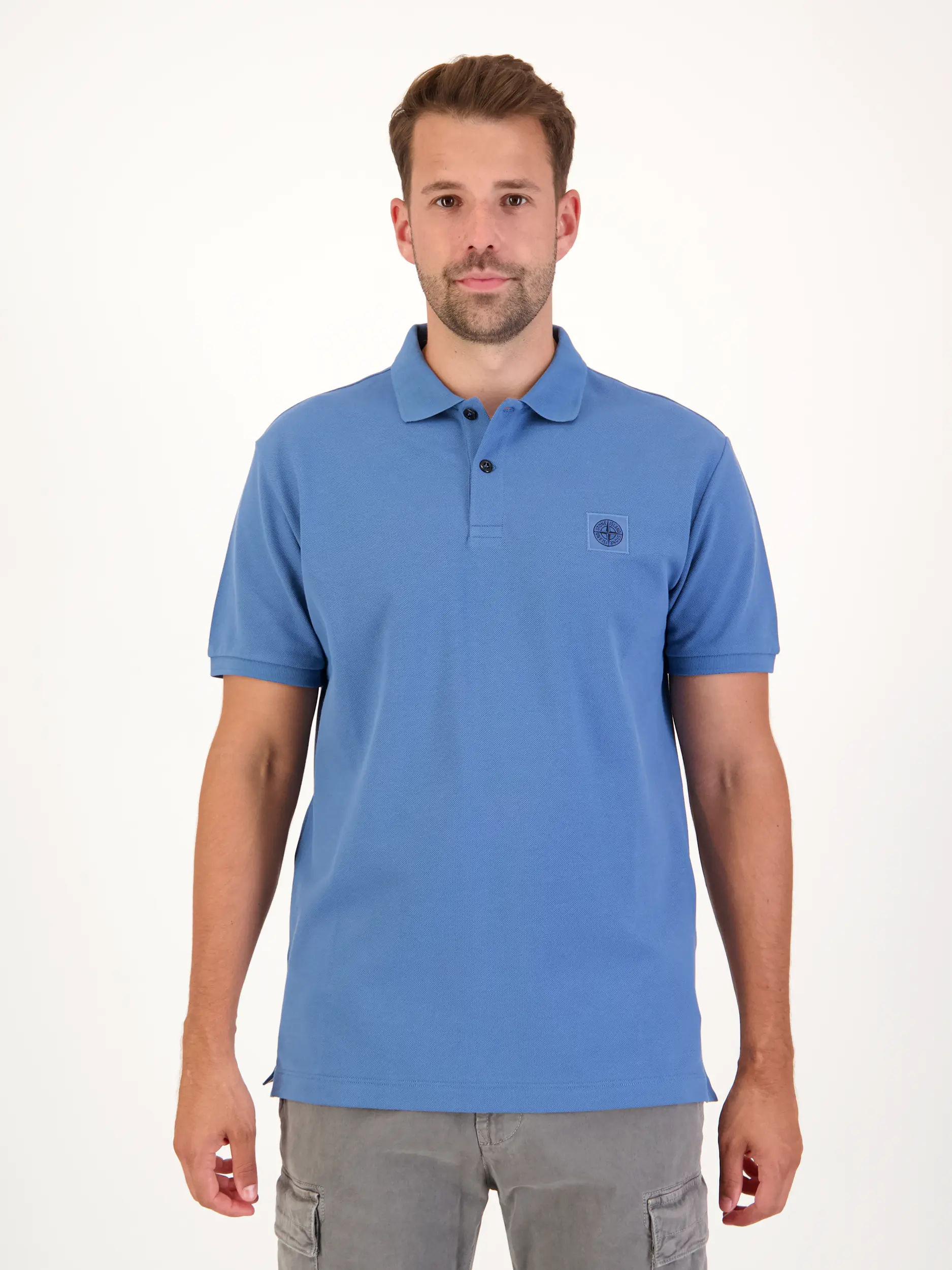 Poloshirt - Artikel Vorderseite getragen von einem Modell - Farbe: Blau