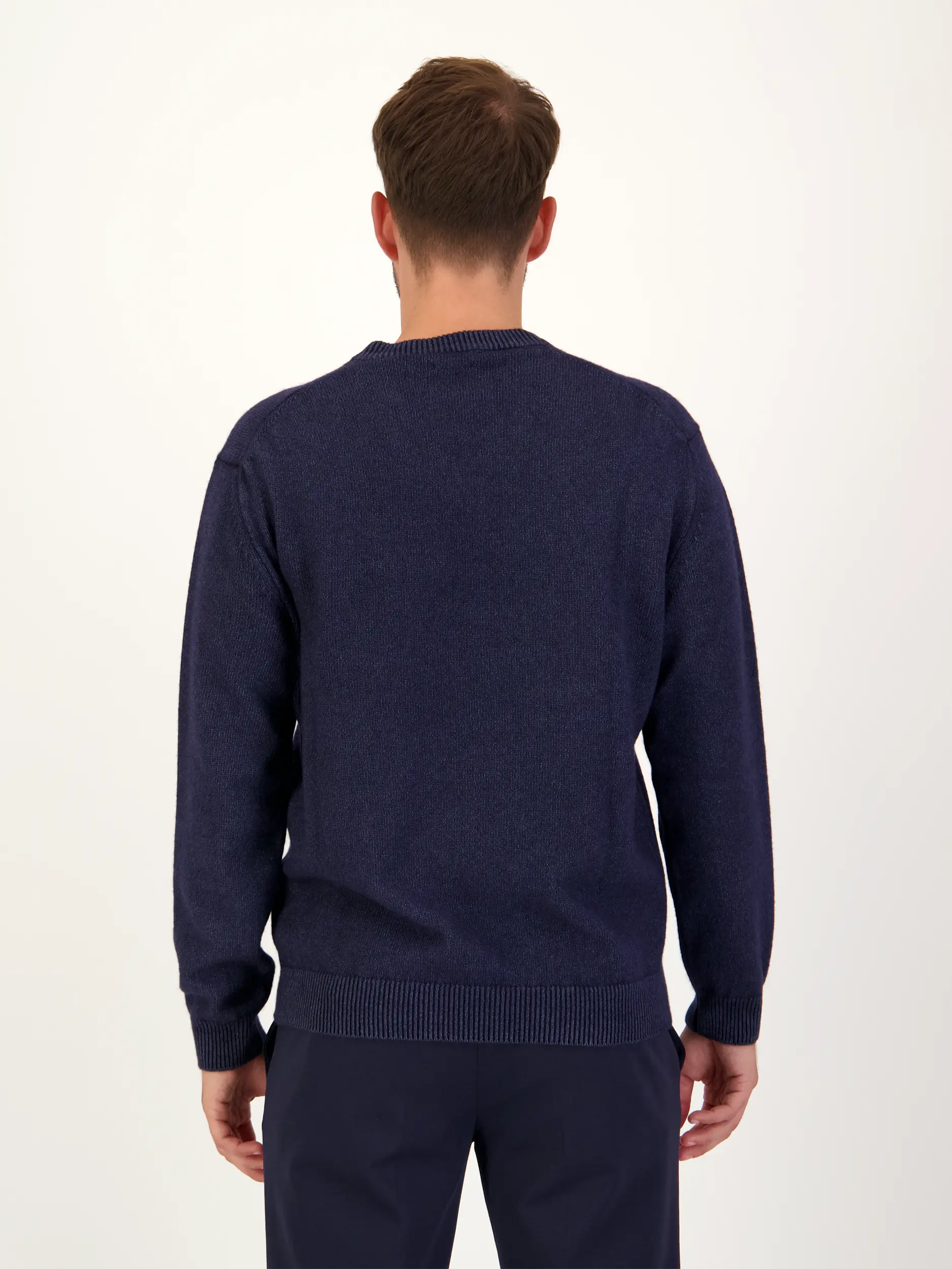 Pullover aus Kaschmir langarm - Artikel Rückseite getragen von einem Modell - Farbe: Blau