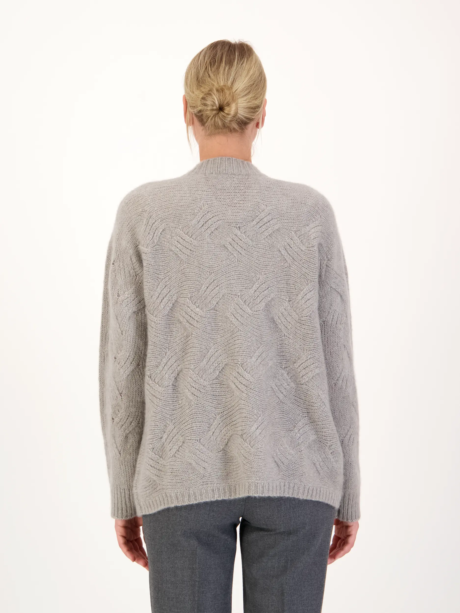 Strickjacke aus Kaschmir - Artikel Rückseite getragen von einem Modell - Farbe: Grün