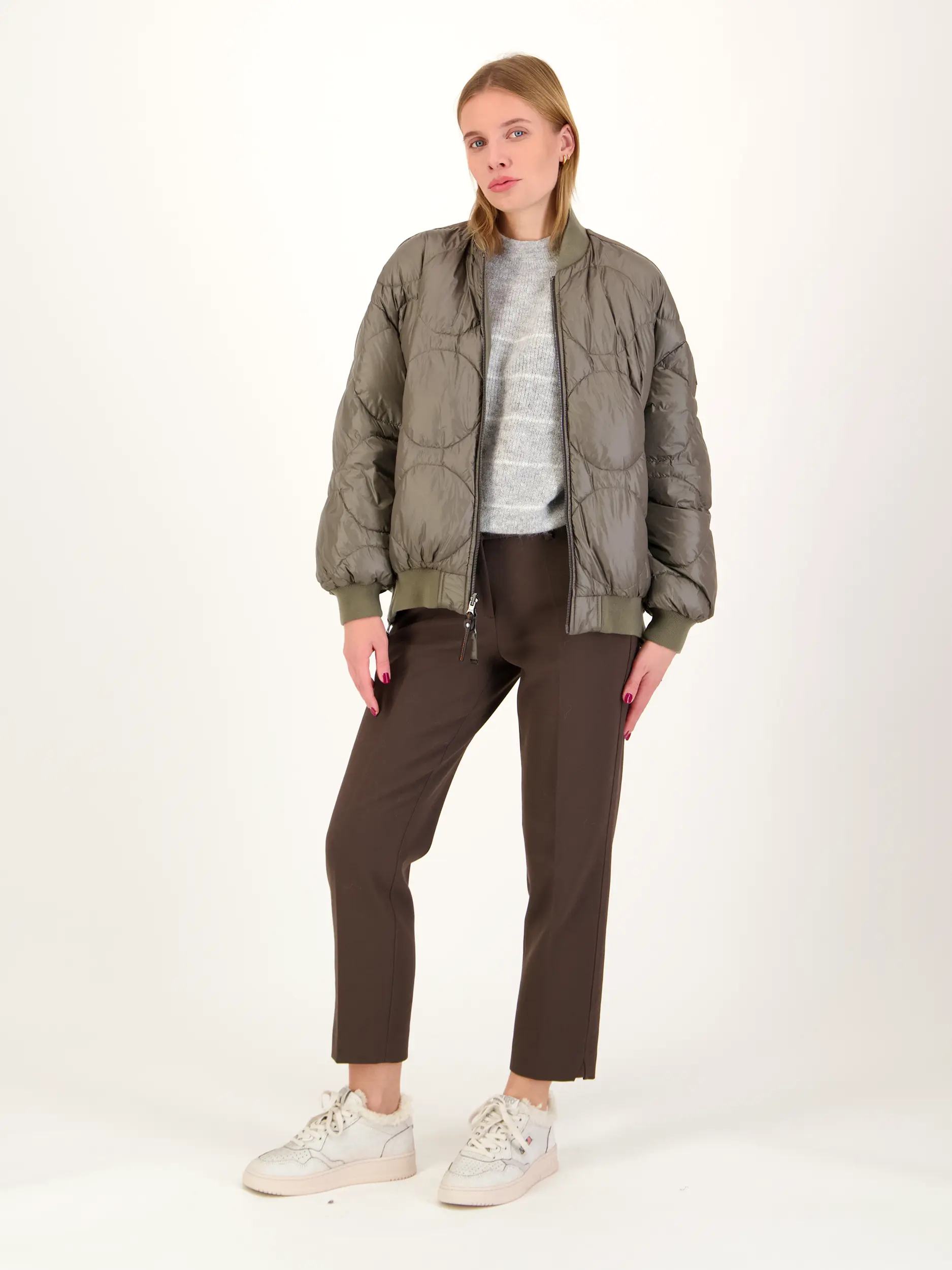 Pullover 'Larelya' aus Alpaka-Mix langarm - Artikel Teil eines Outfits getragen von einem Modell - Farbe: Grau