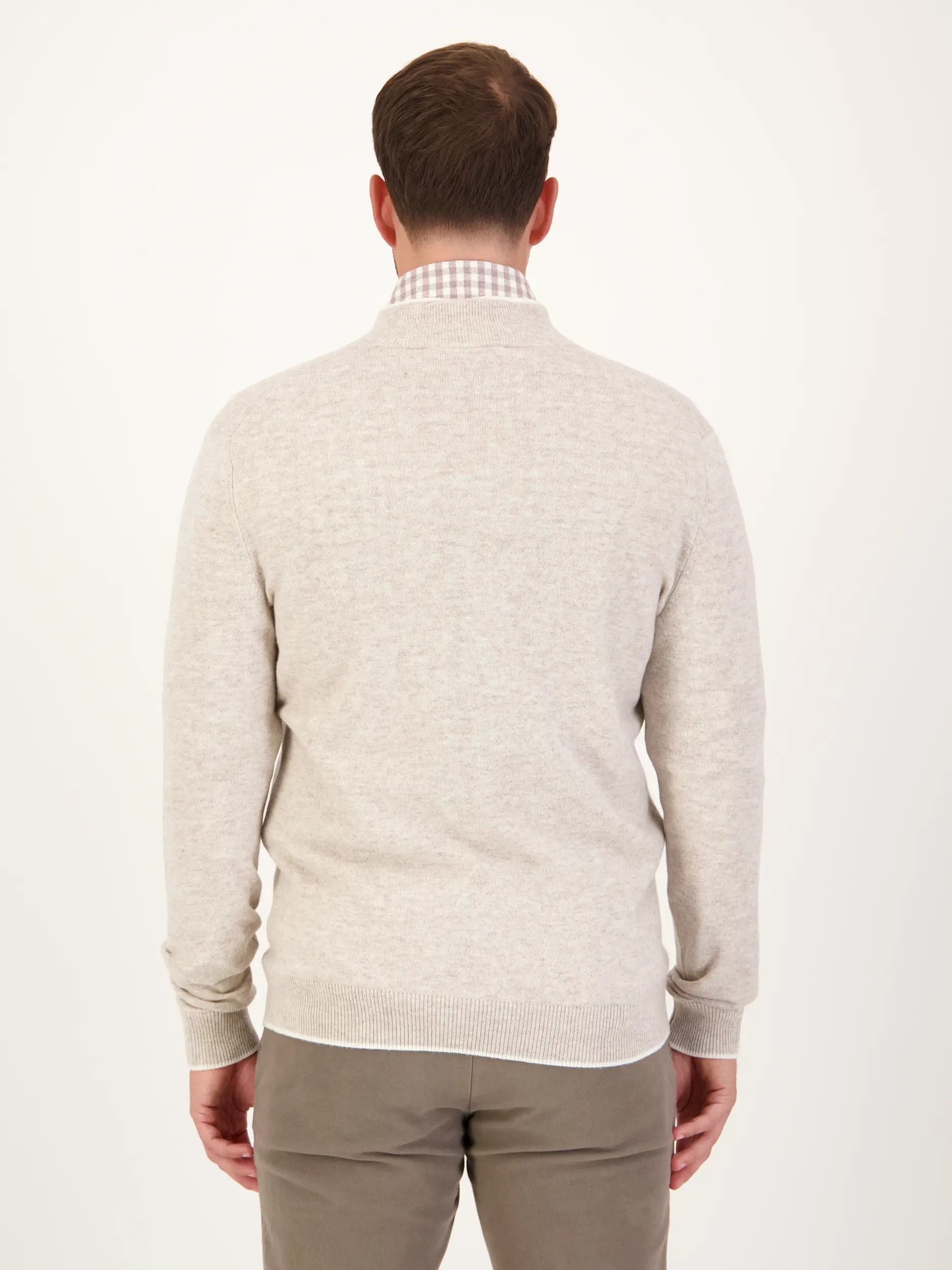 Strickjacke 'Cefalu' aus Merinowoll-Mix - Artikel Rückseite getragen von einem Modell - Farbe: Braun