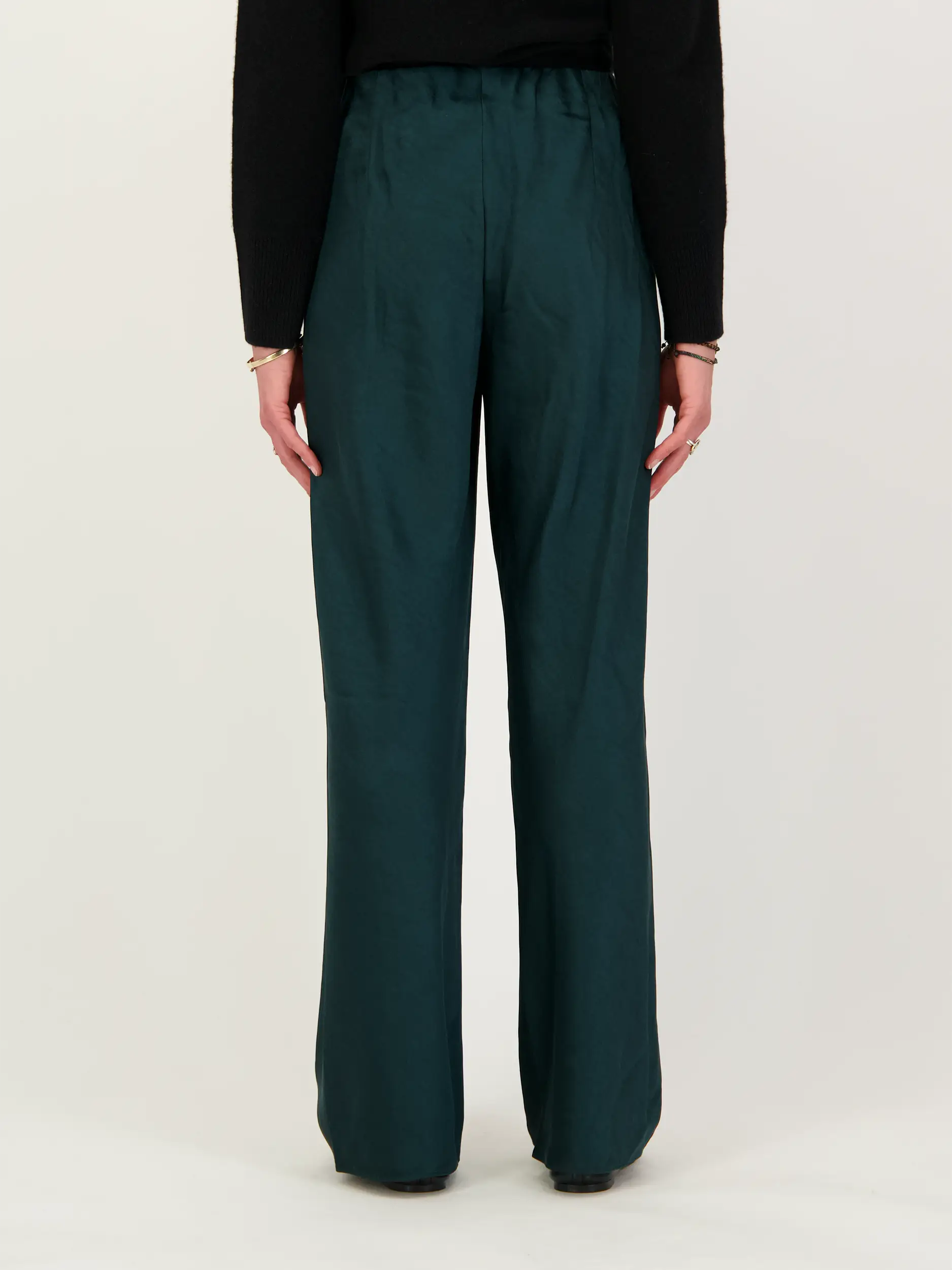 Satinhose - Artikel Rückseite getragen von einem Modell - Farbe: Grün