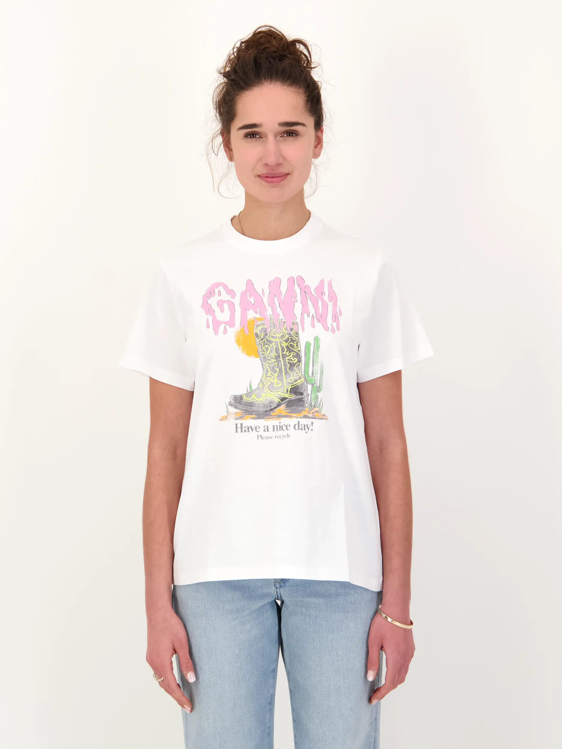 T-Shirt - Artikel Vorderseite getragen von einem Modell - Farbe: Weiß