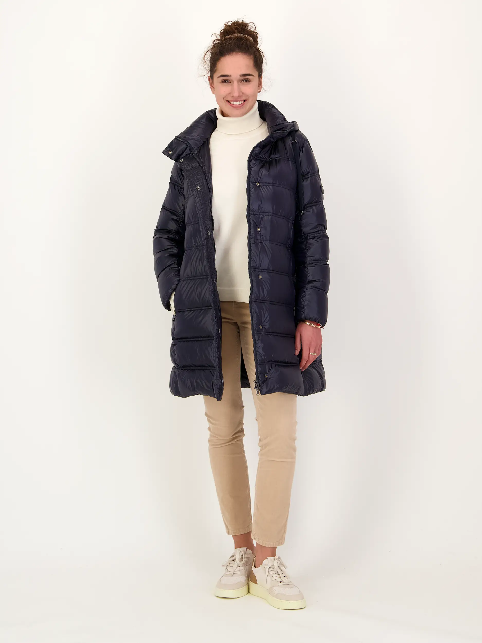 Pullover 'Vinny'  - Artikel Teil eines Outfits getragen von einem Modell - Farbe: Creme