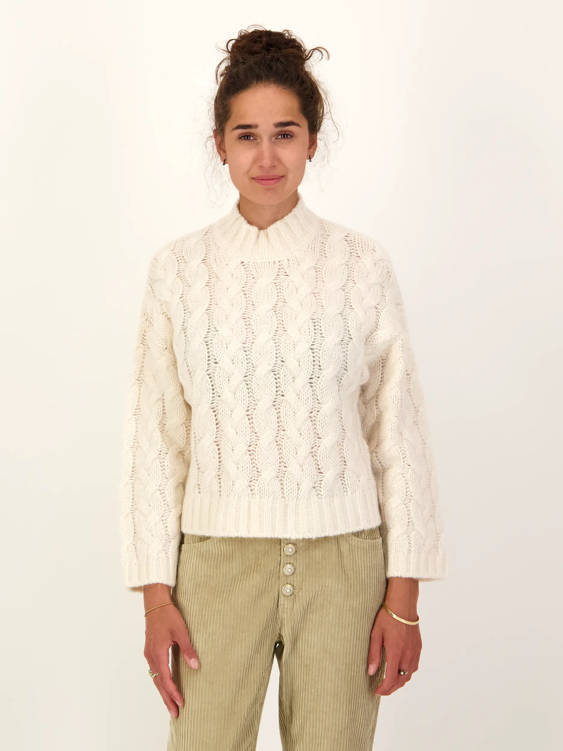 Pullover aus Kaschmir langarm - Artikel Vorderseite getragen von einem Modell