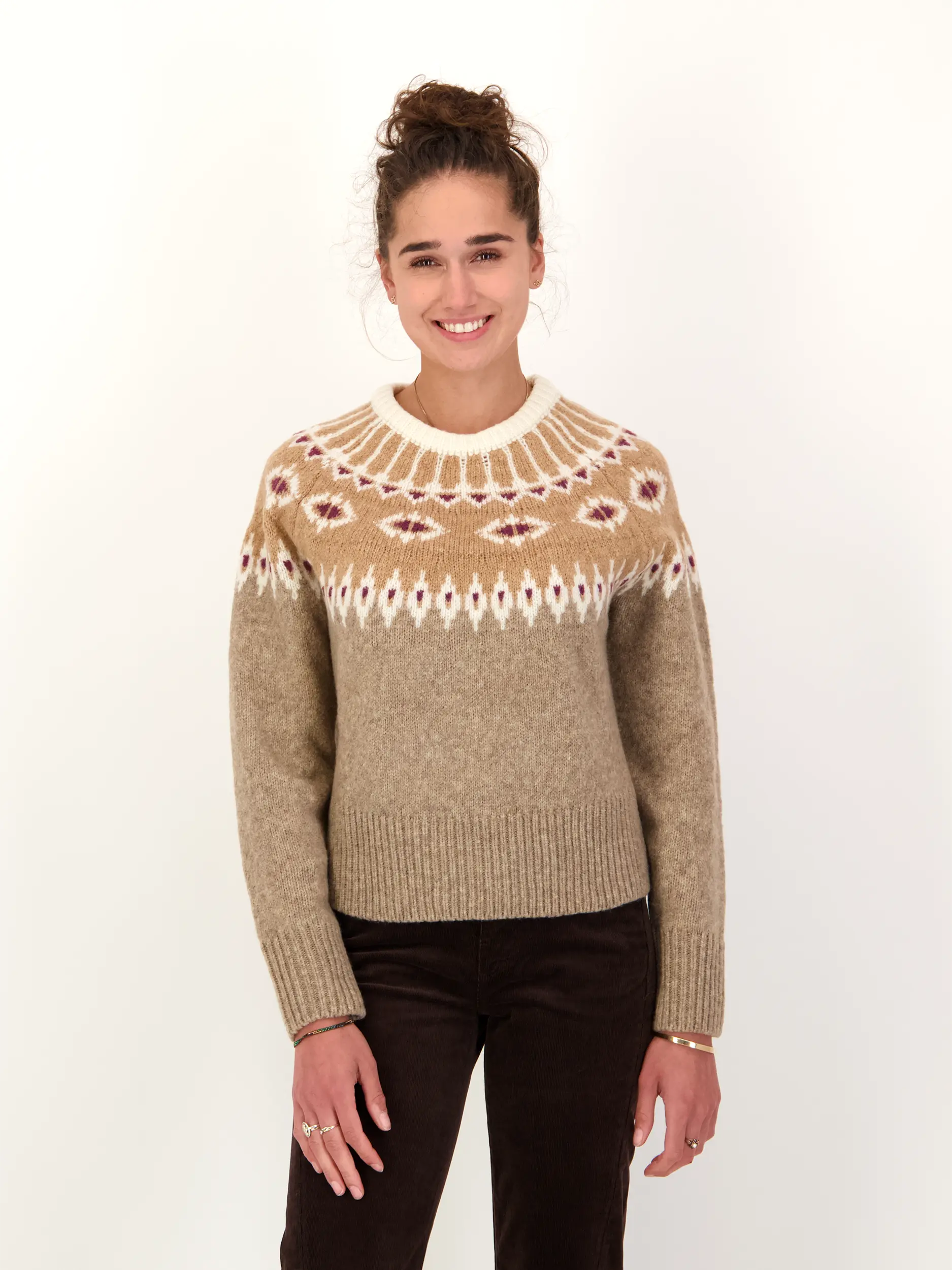 Gemusterter Pullover 'Norwegerpullover' aus Wolle langarm - Artikel Vorderseite getragen von einem Modell - Farbe: Braun