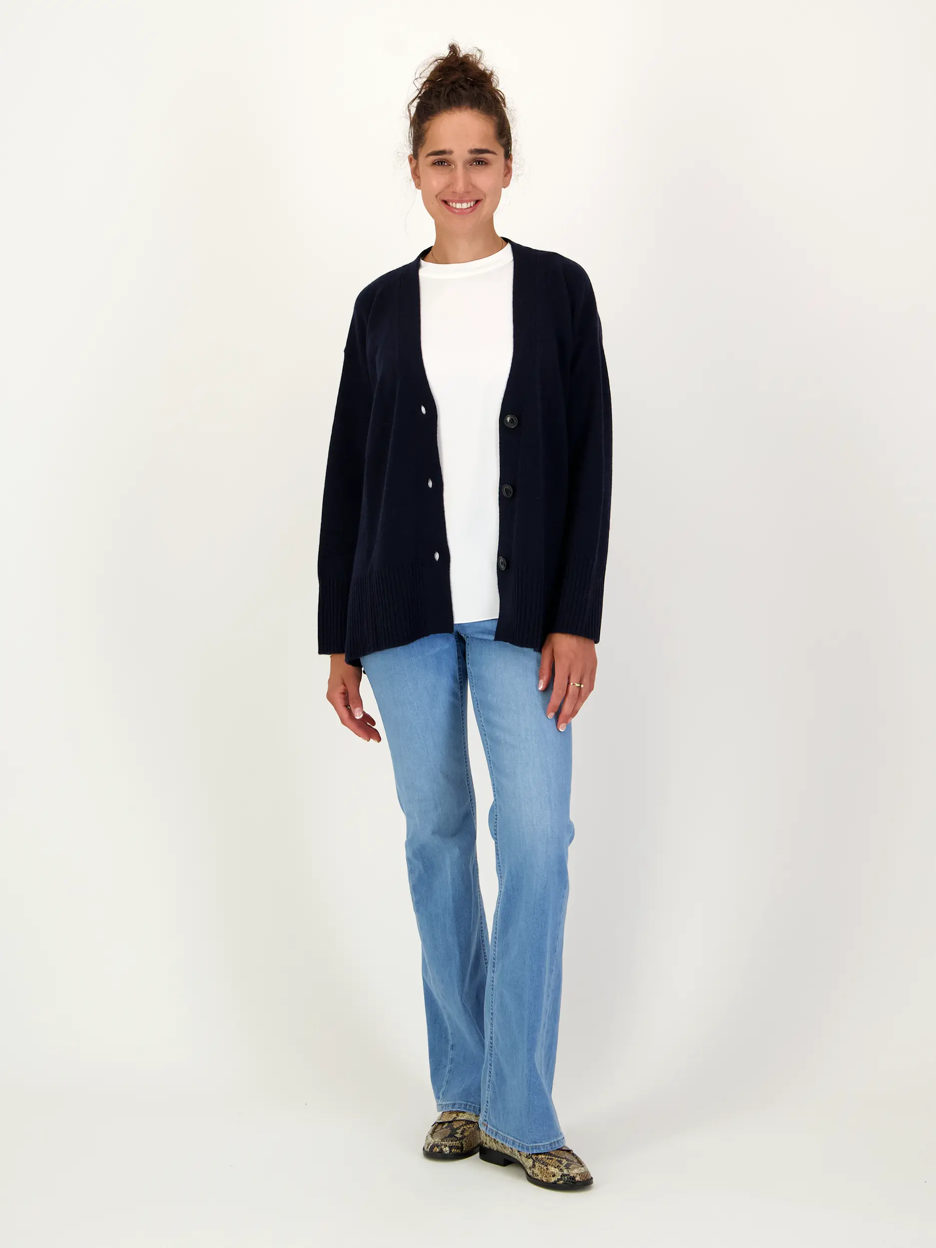 Bluse 'Selana' ärmellos - Artikel Teil eines Outfits getragen von einem Modell