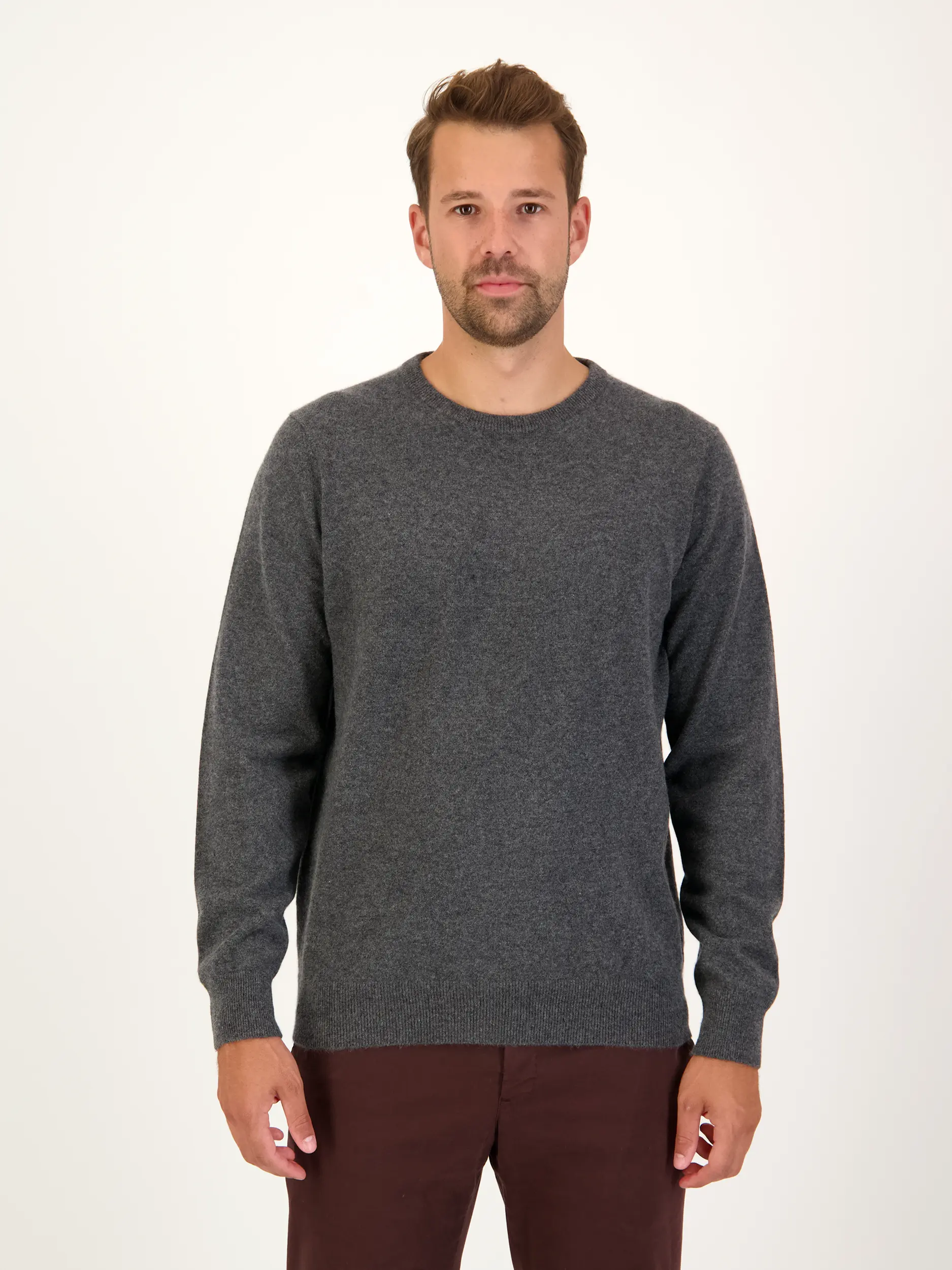 Pullover aus Kaschmir langarm - Artikel Vorderseite getragen von einem Modell - Farbe: Grau