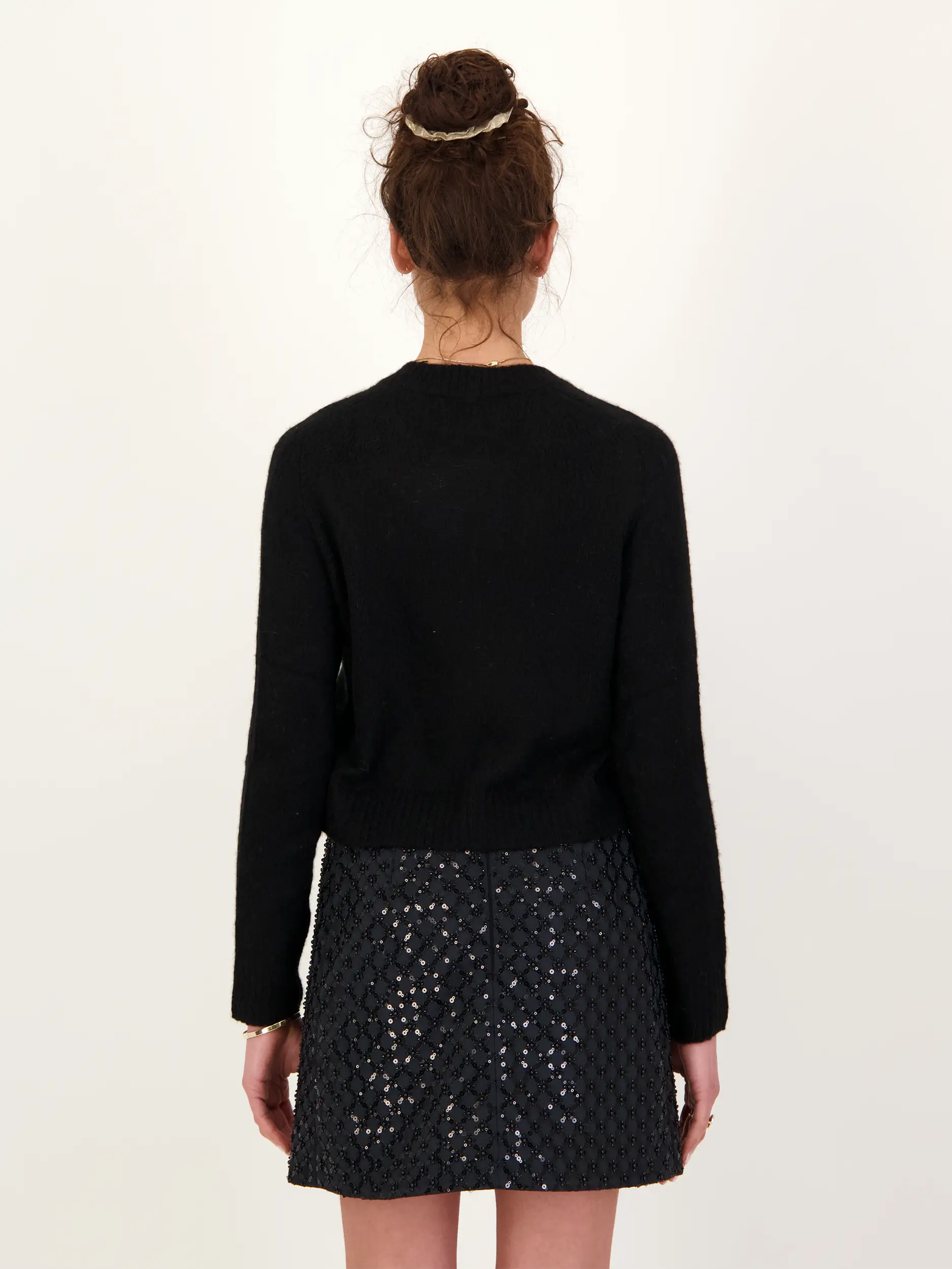 Pullover 'Solene' aus Kaschmir-Seide Mix - Artikel Rückseite getragen von einem Modell - Farbe: Schwarz