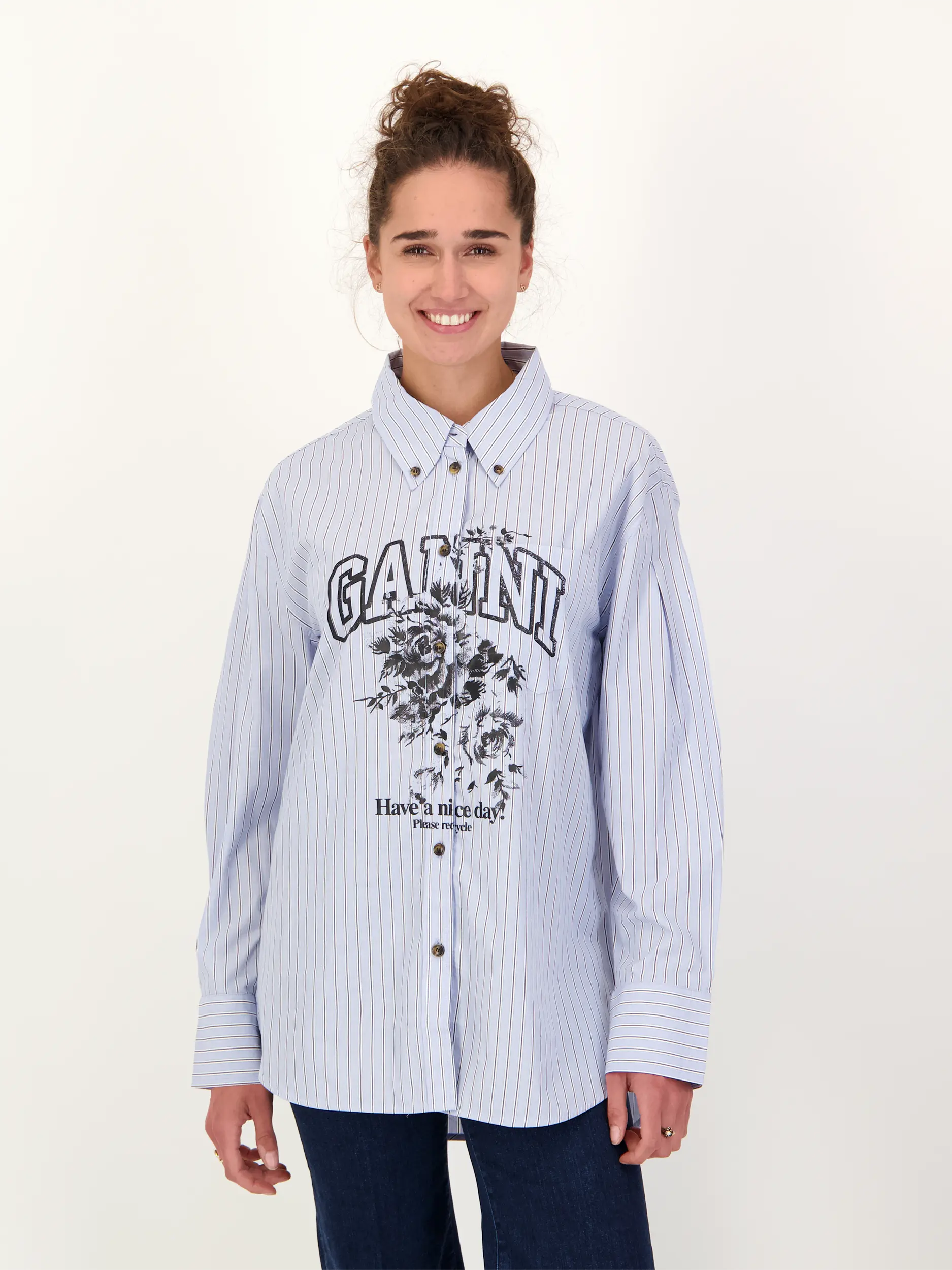 Gestreifte Baumwollbluse mit Print langarm - Artikel Vorderseite getragen von einem Modell - Farbe: Blau