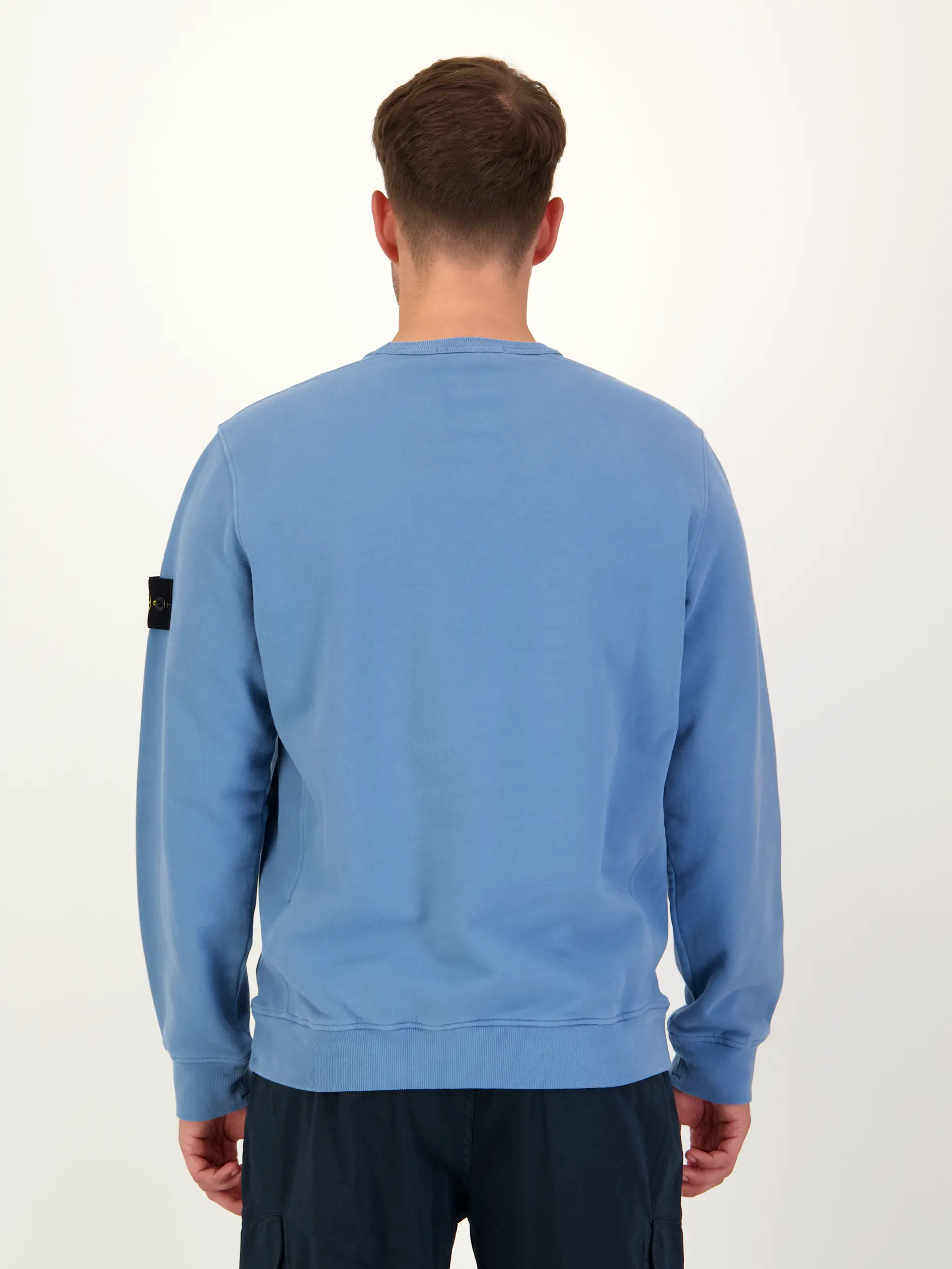 Sweatshirt - Artikel Rückseite getragen von einem Modell