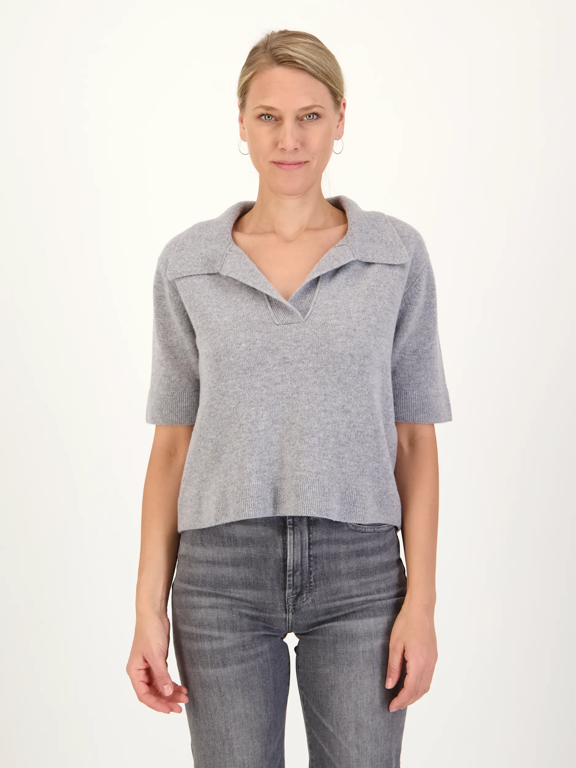 Strickpolo 'Wilma' aus Kaschmir-Mix kurzarm - Artikel Vorderseite getragen von einem Modell